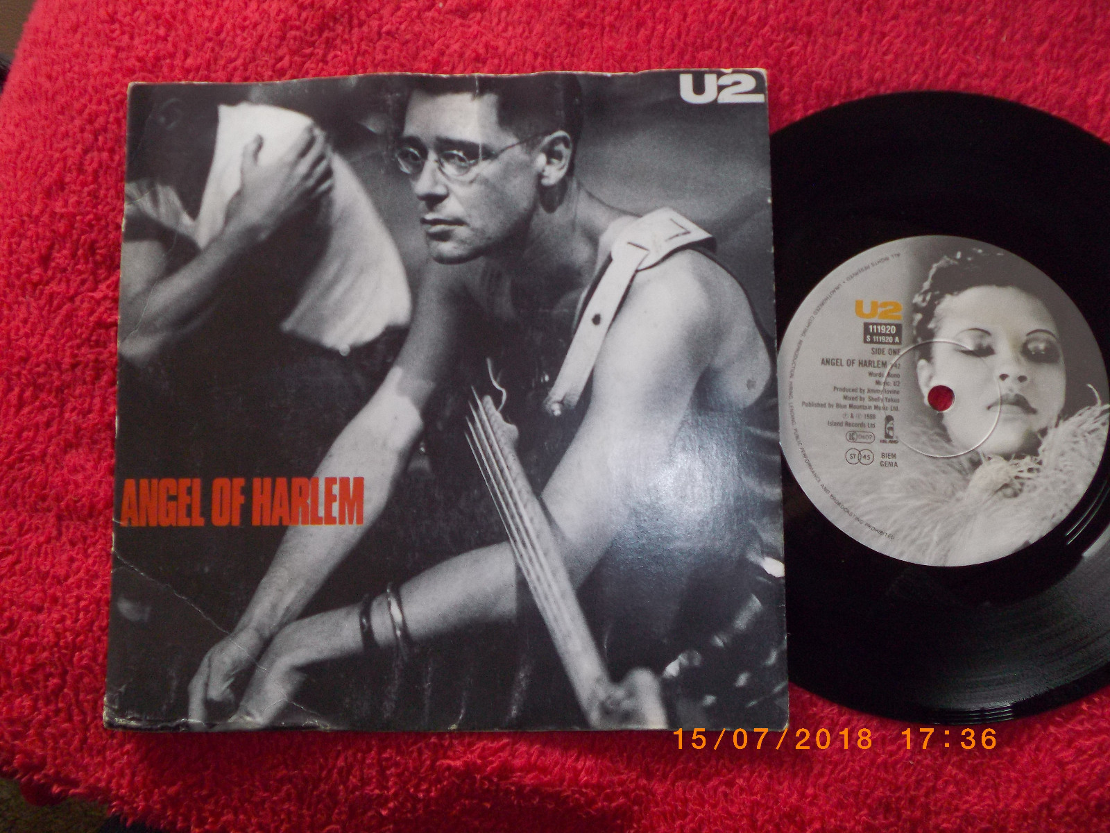 U2 – Angel of Harlem / A room at the heartbreak hotel (Single)