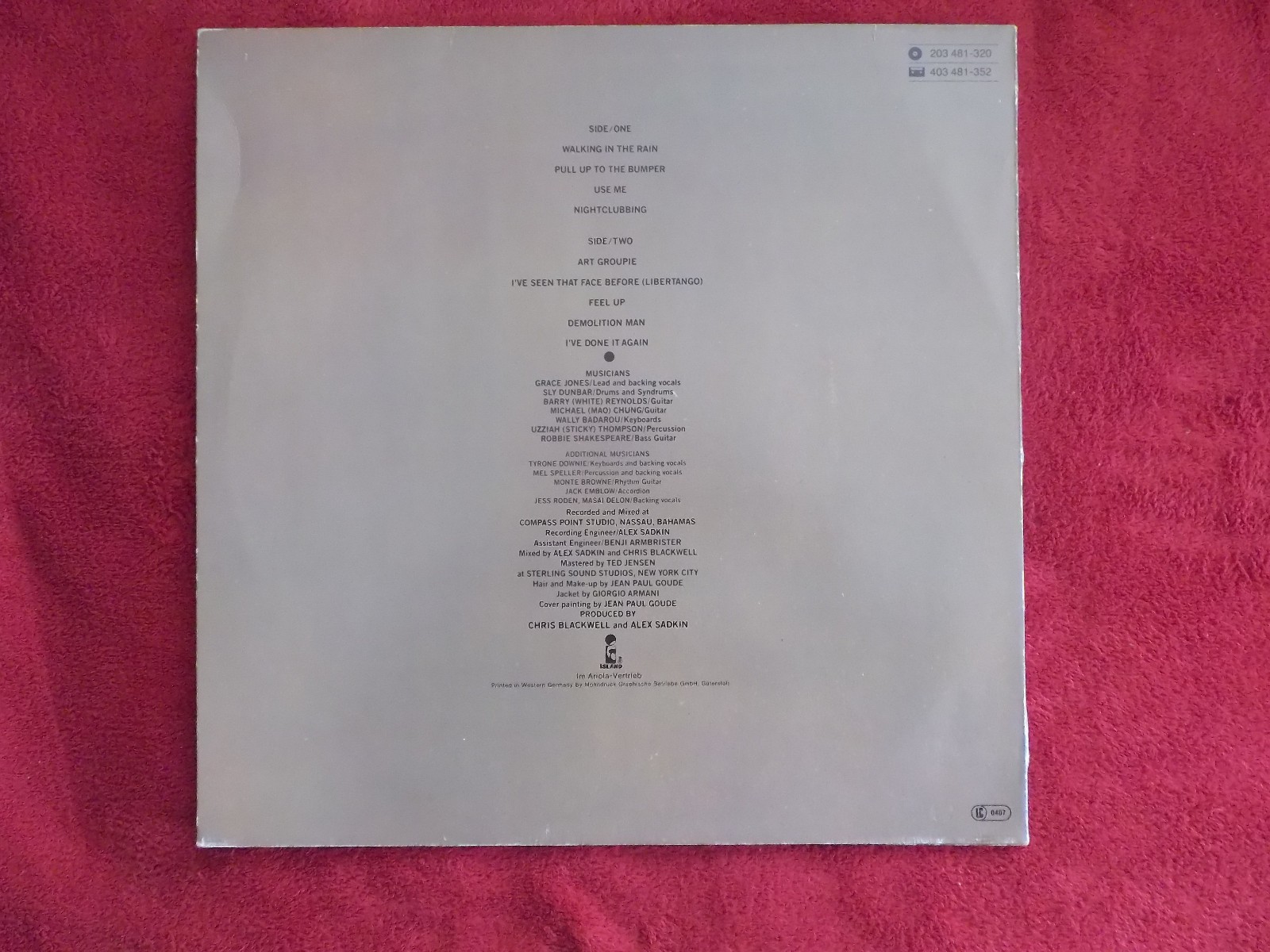 Grace Jones – Nightclubbing (Island Records, 203 481, LP), Bild 2
