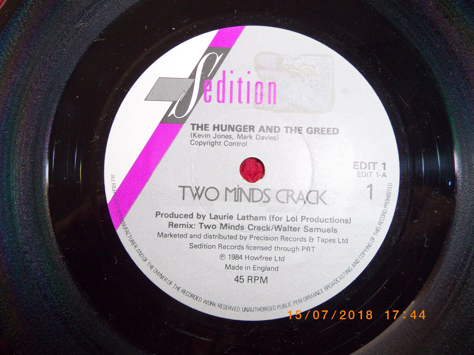 Two Minds Crack – The hunger and the greed / The dream (7-Inch-Single, 1984)