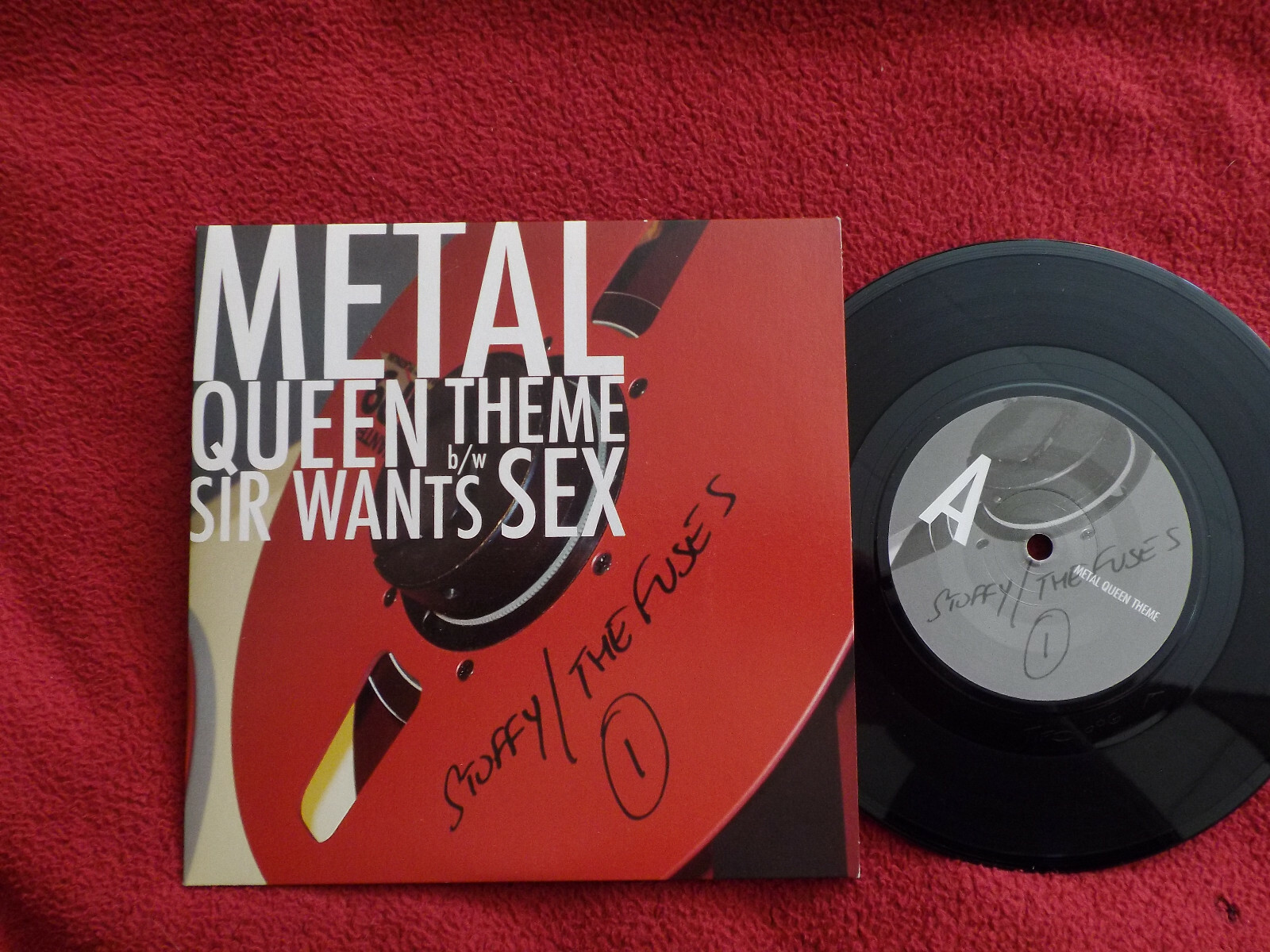 Stuffy / The Fuses – Metal Queen theme / Sir wants sex (7″ Single, 2007)