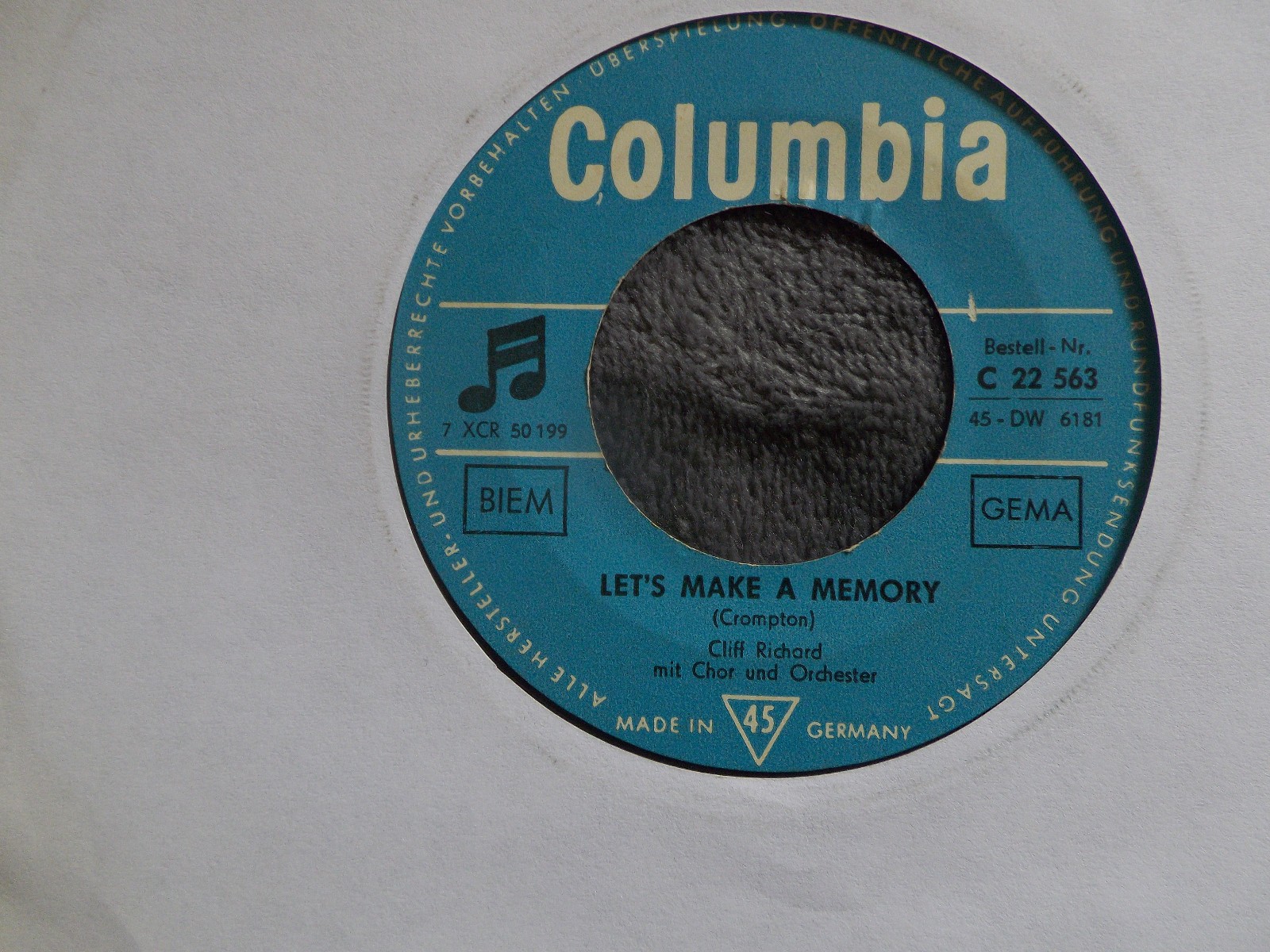 Cliff Richard – Rote lippen soll man küssen / Let’s make a memory (Columbia-Single), Bild 2