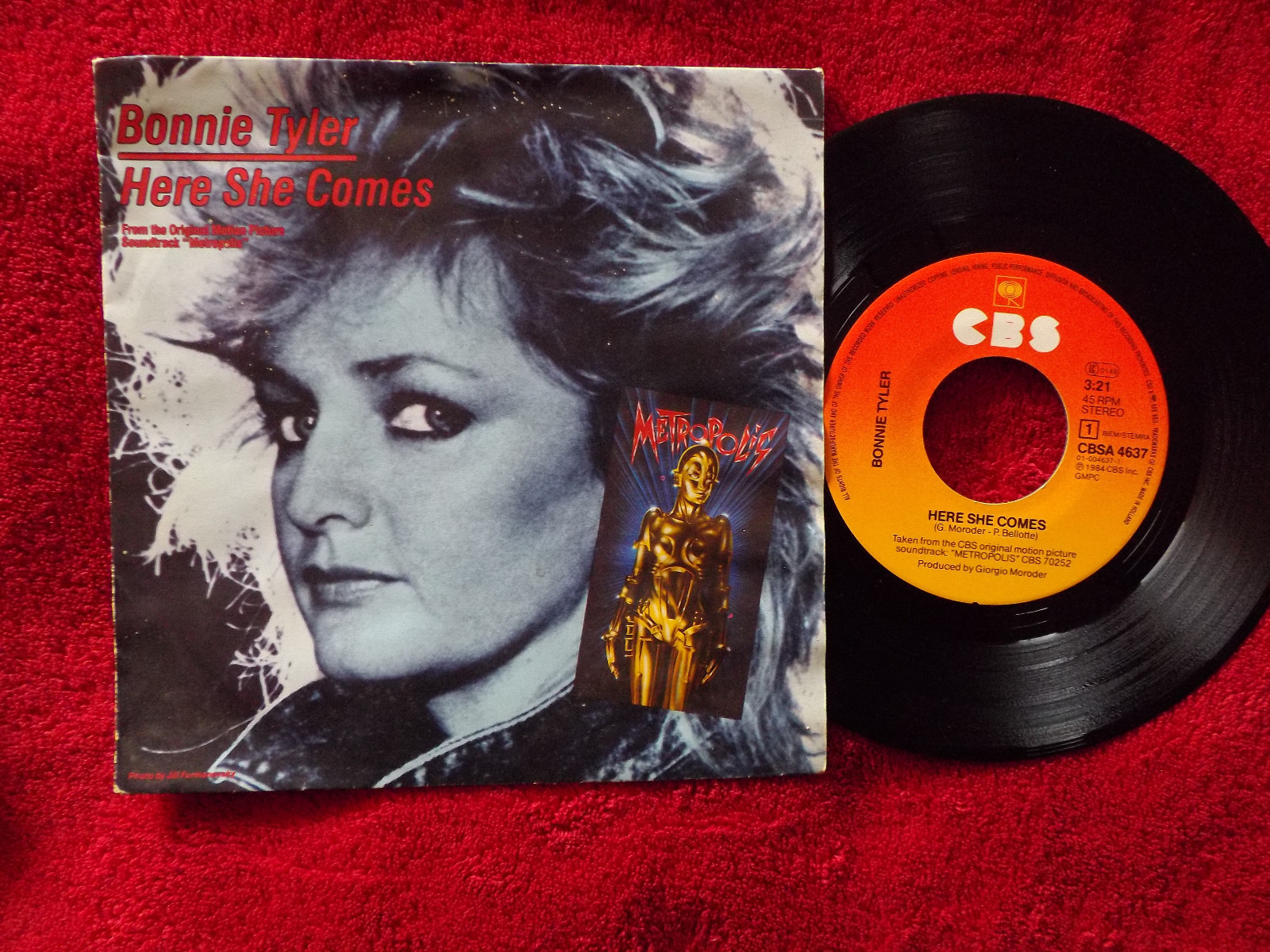 Bonnie Tyler – Here she comes / Time | CBS Records, CBSA 4637 (Niederlande, 1983)