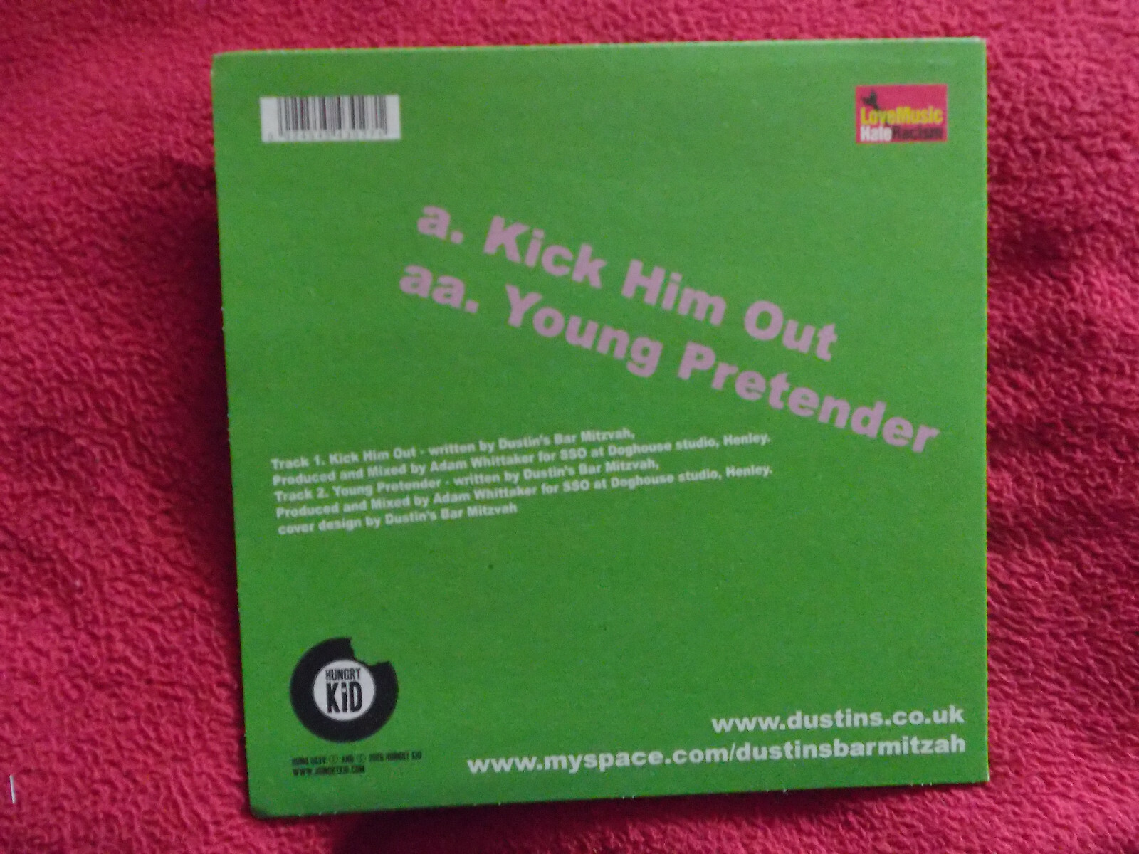 Dustin´s Bar Mitzvah – Kick him out / Young pretender (7″-Single), Bild 2