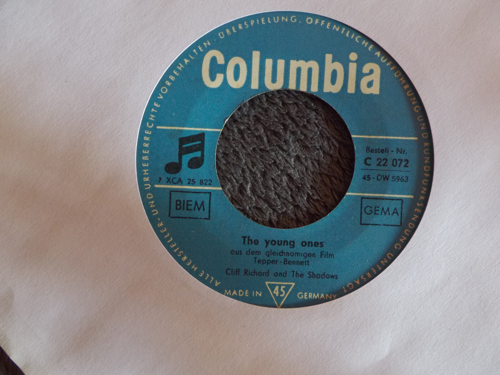 Cliff Richard – The Younger Ones / We Say Yeah