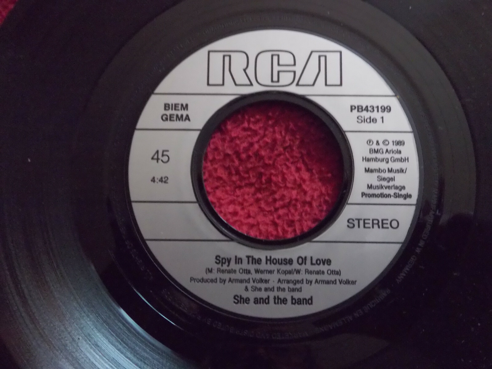 She and the Band – Spy in the house of love | RCA Records, PB 43199, 7″-Promo-Single, 1989