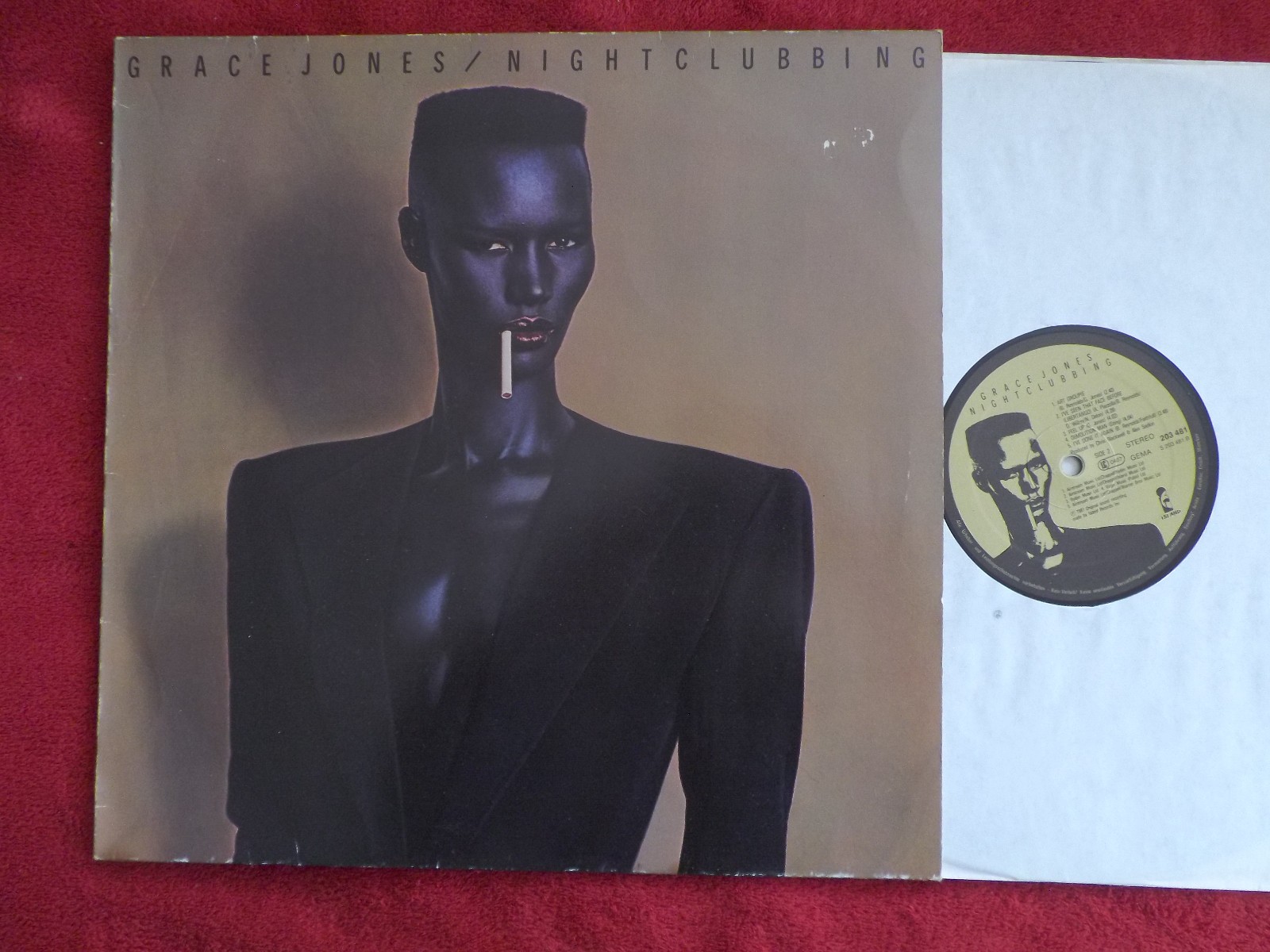 Grace Jones – Nightclubbing (Island Records, 203 481, LP)