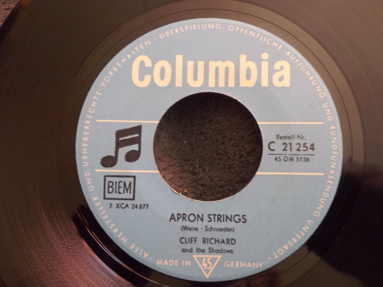 Cliff Richard – Living Doll / Apron Strings | Columbia Single, Bild 2