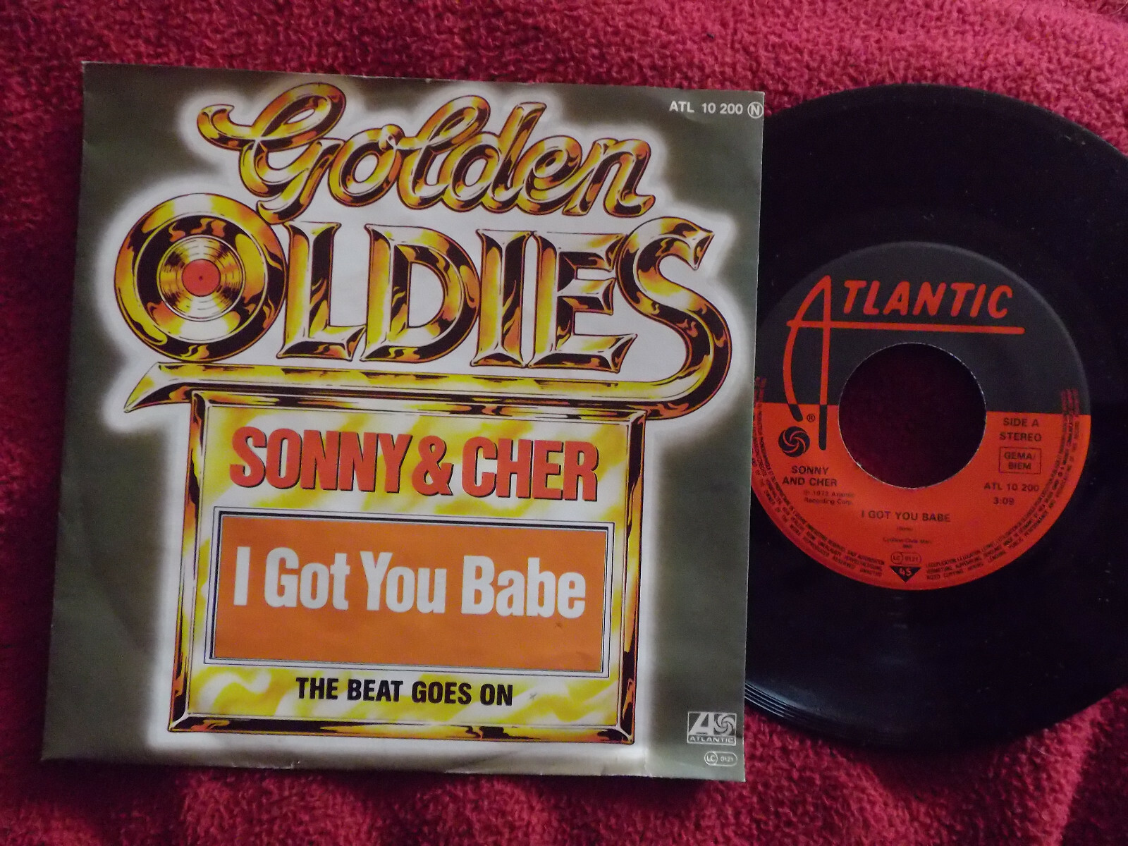Sonny & Cher – I Got You Babe / The Beat Goes On | Atlantic Records ATL 10 200