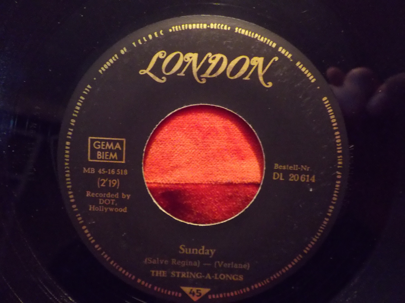 The String-A-Longs – Sunday / Twistwatch · London 45er-Single