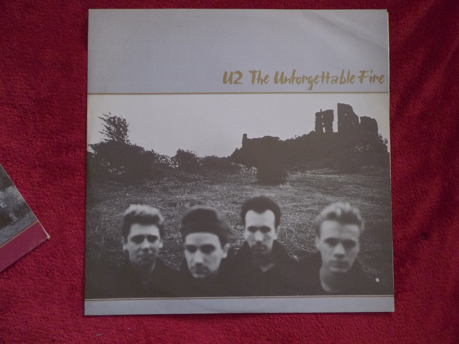 U2 – The Unforgettable Fire (LP, Portugal), Bild 2