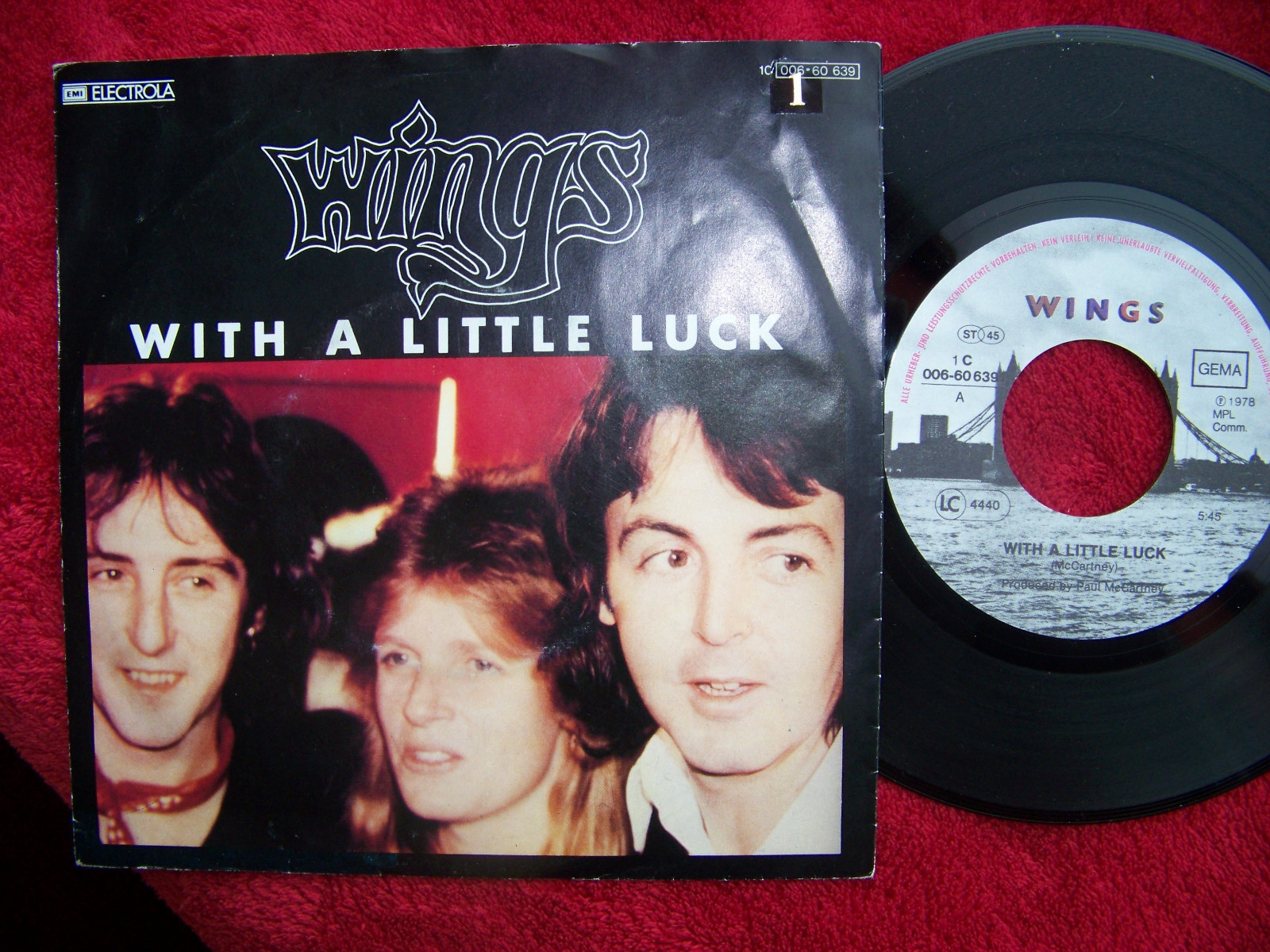 Wings – With a little luck / Backwards travellar (7″-Single)