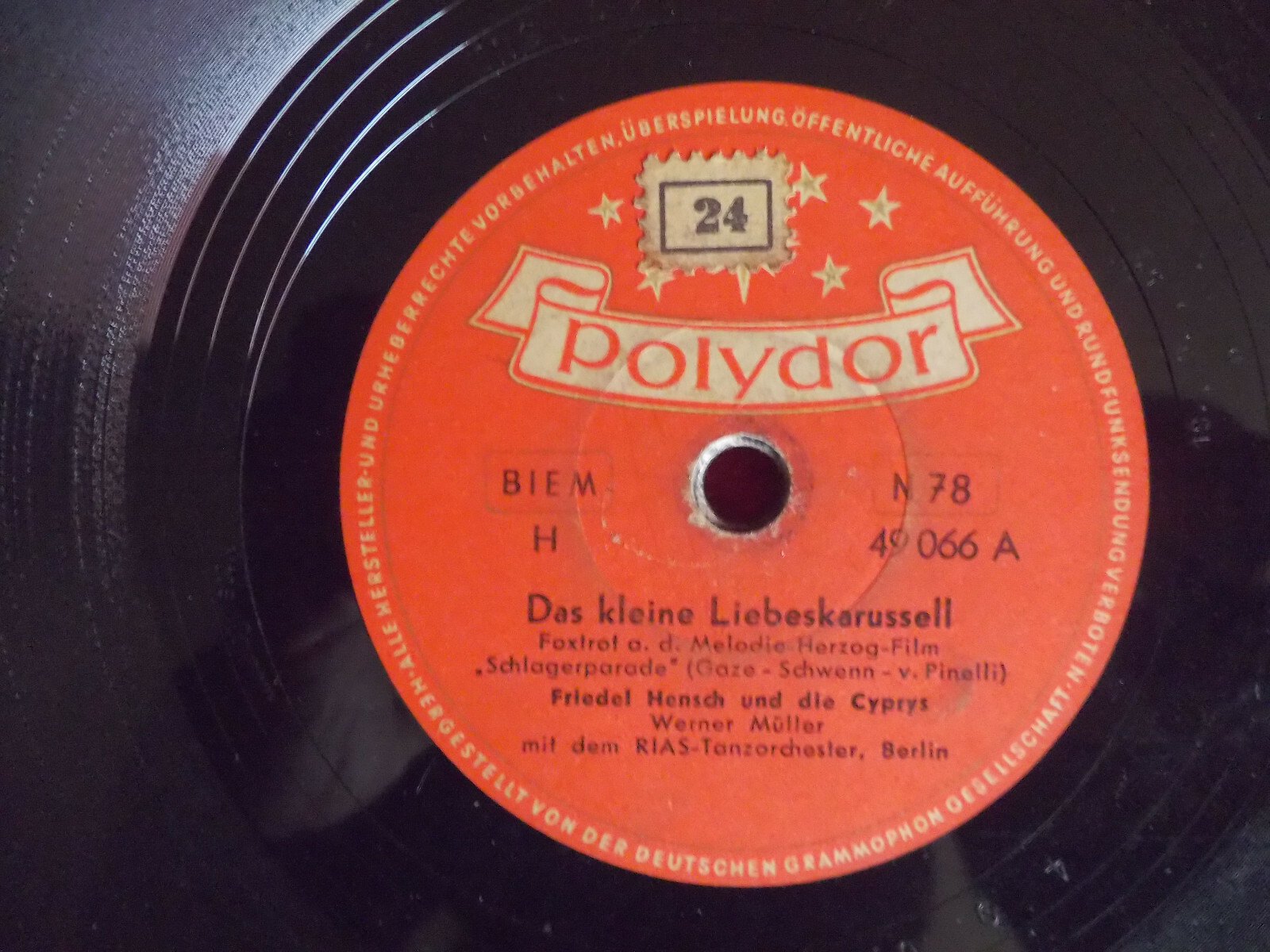 Friedel Hensch – Das kleine Liebeskarussell / Mucki, mein Schnucki (Polydor, 78 U/min, Schellack)