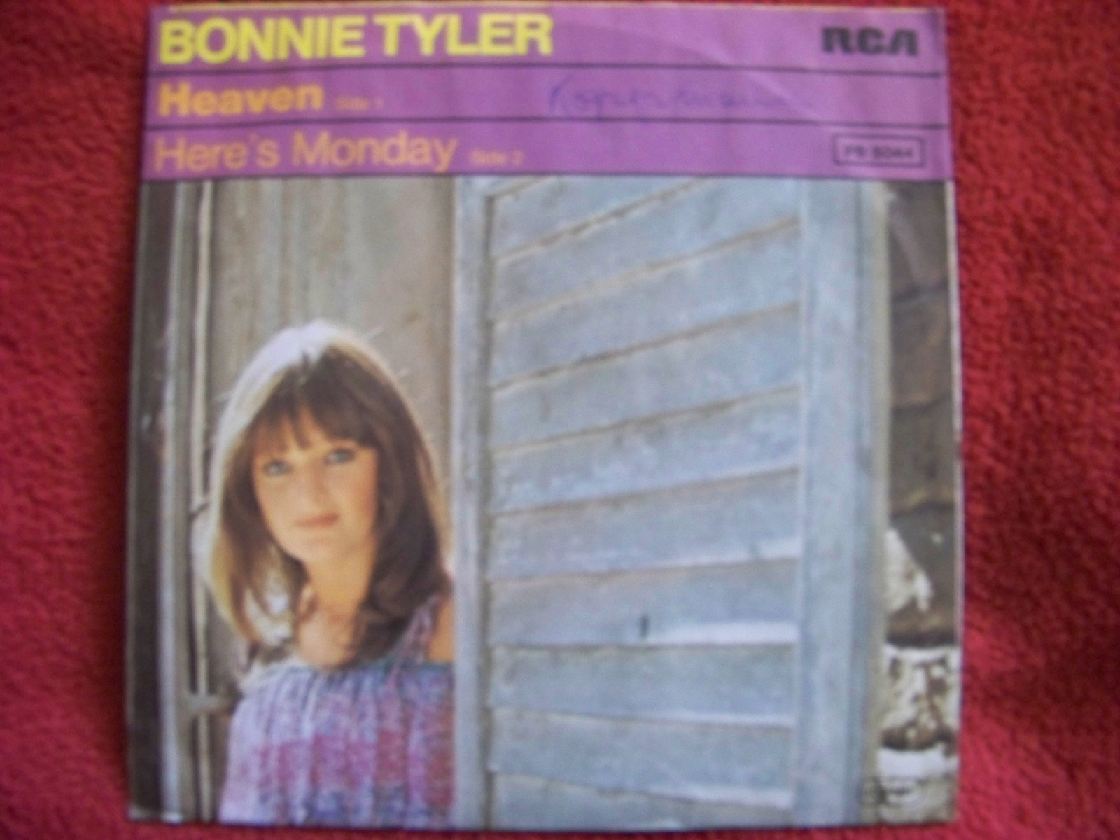 Bonnie Tyler – Heaven / Here´s monday (RCA Records, PB 5044, 1977), Bild 2