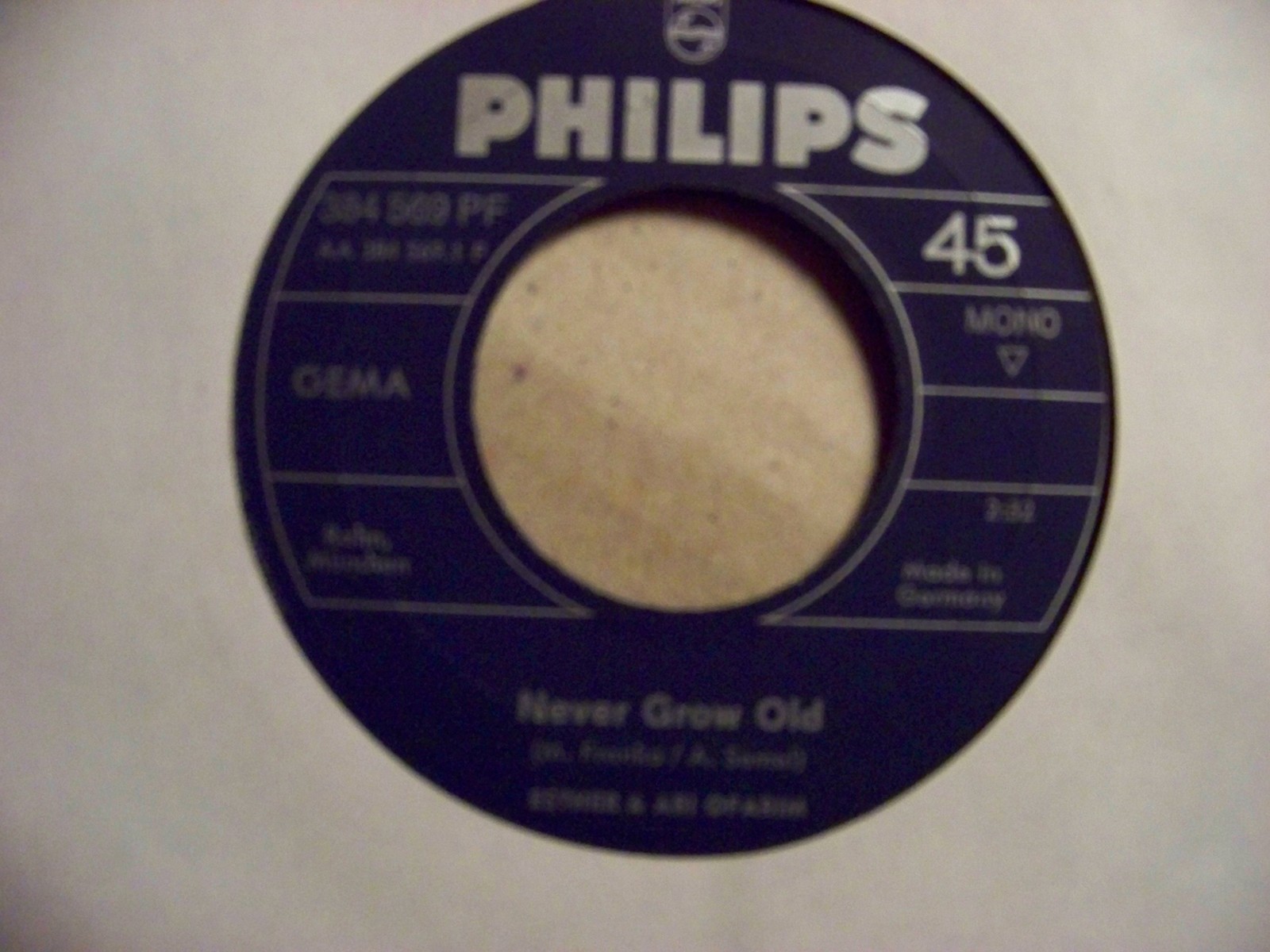 Esther & Abi Ofarim – Never grow old / Purple Eyes | Philips 45 104