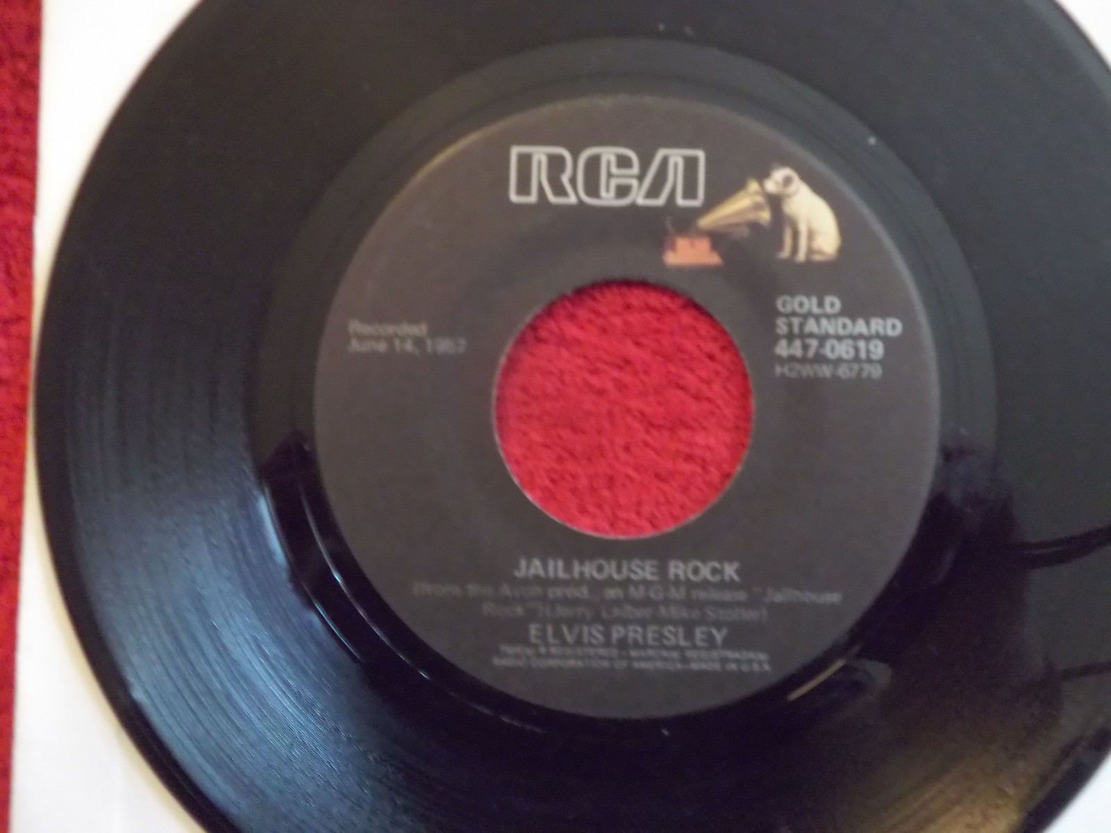 Elvis Presley – Jailhouse rock / Treat me nice (RCA Records 447-0619)