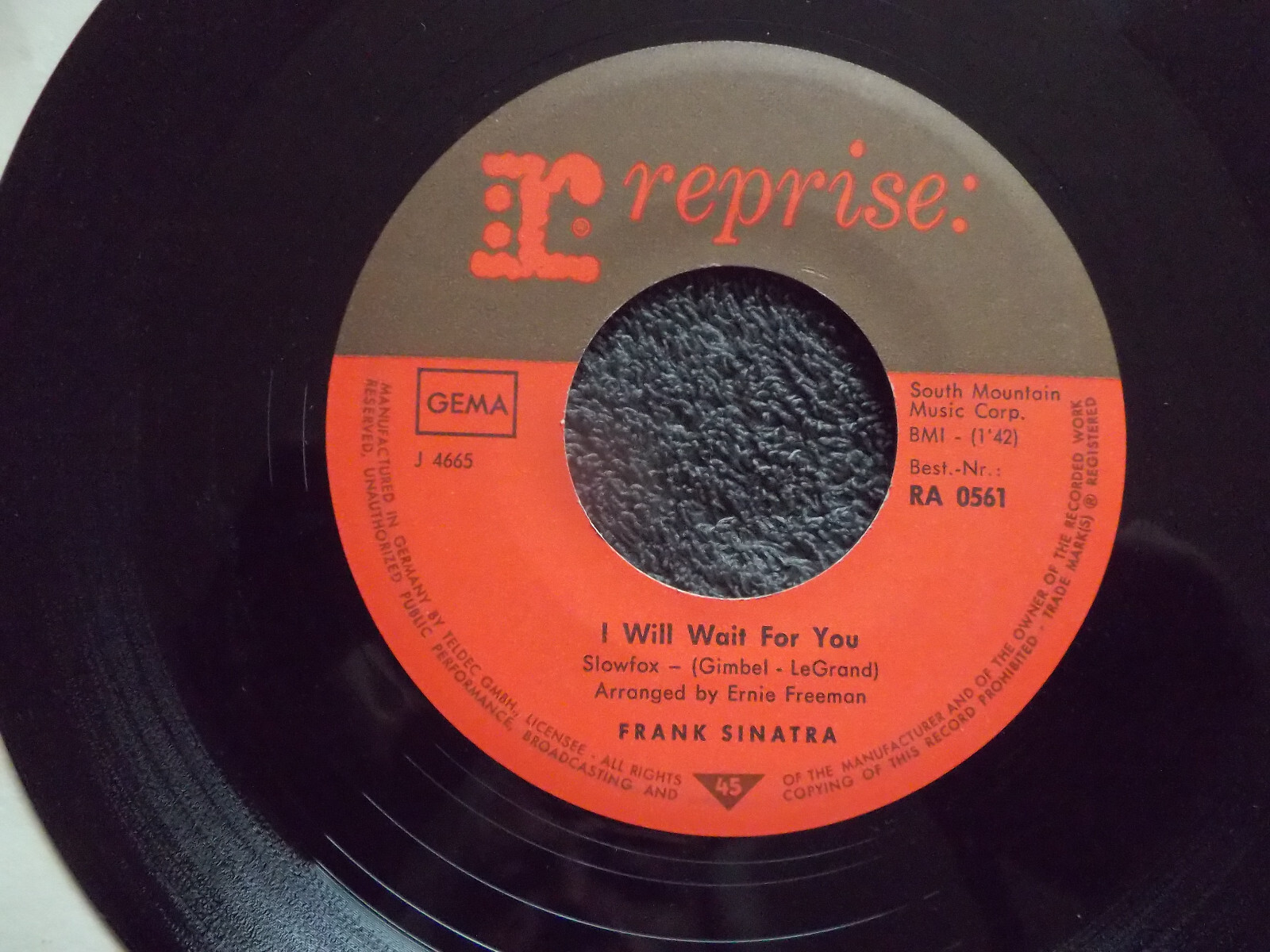 Nancy Sinatra & Frank Sinatra – Somethin´ stupid / I will wait for you (Reprise, RA 0561), Bild 2