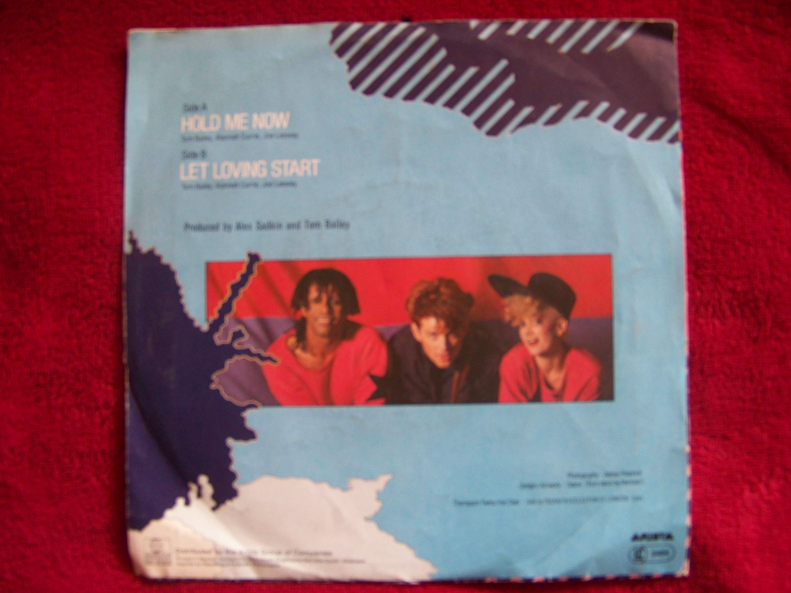 Thompson Twins – Hold me now / Let loving start (7″-Single, 1983), Bild 2