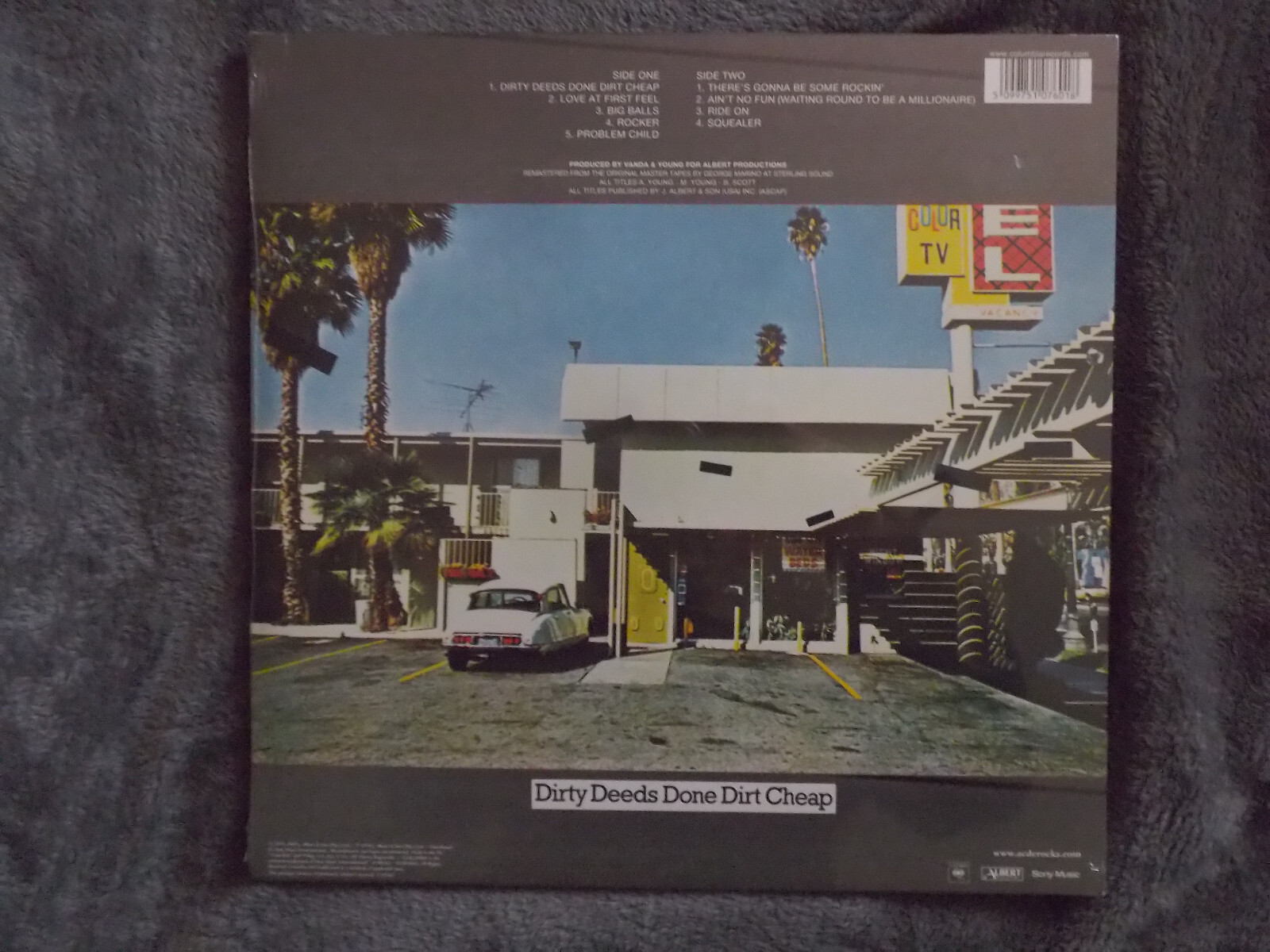 AC/DC – Dirty Deeds Done Dirt Cheap (LP, Columbia Records, 5107601, EU), Bild 2