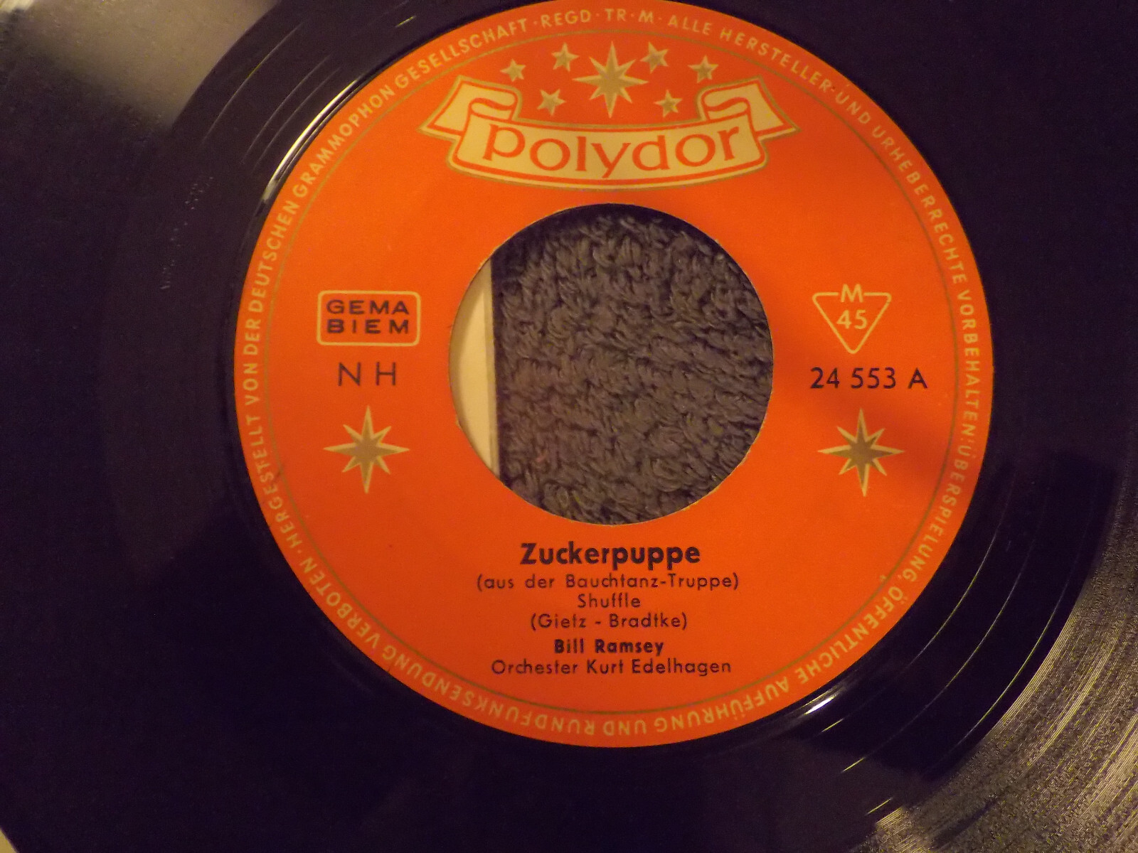 Bill Ramsey – Zuckerpuppe / Das Mädchen mit dem aufregenden Gang (Polydor 24 553)