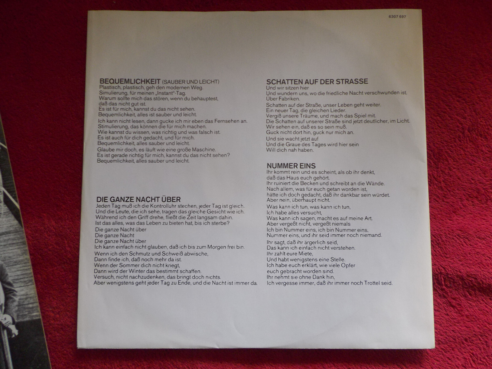 Gentle Giant – Civilian | Chrysalis Records 6307 697 | LP, Deutschland 1980, Bild 2
