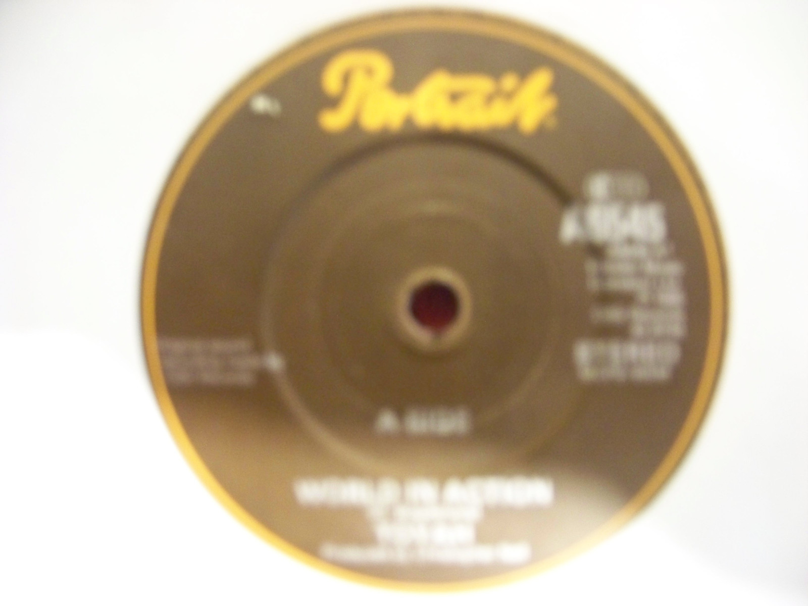 Toyah – World in action / Soldier of fortune, terrorist of love (UK-Pressung, 7″-Single)