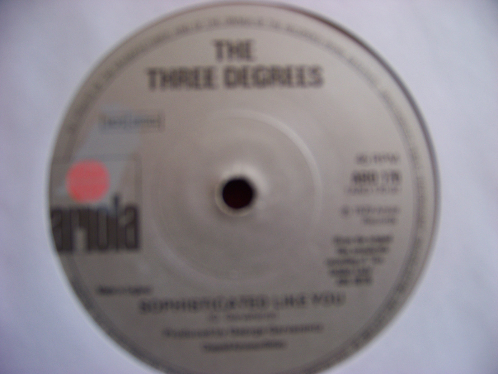 The Three Degrees – The Golden Lady / Sophsiticated Like You (45 U/min, Ariola), Bild 2