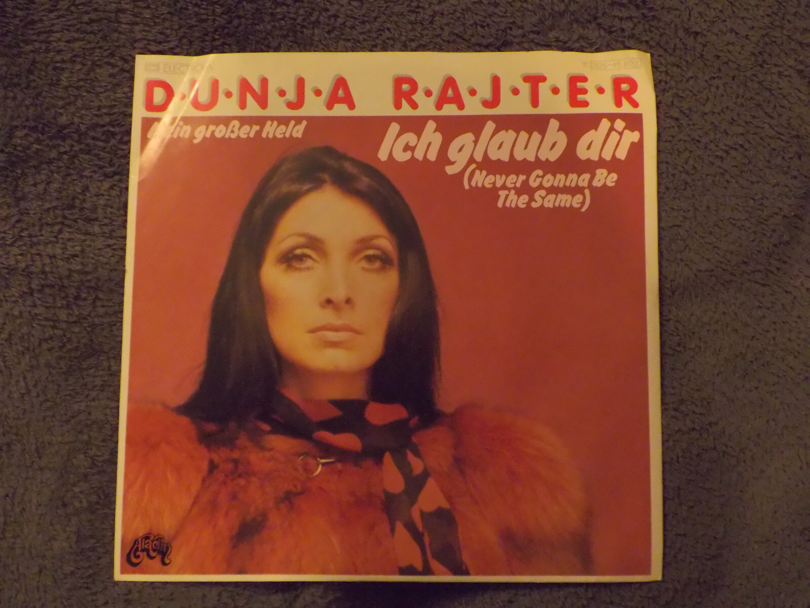 Dunja Rajter – Ich glaub dir / Mein großer Held (7″-Single, Aladin Records, 1979), Bild 2