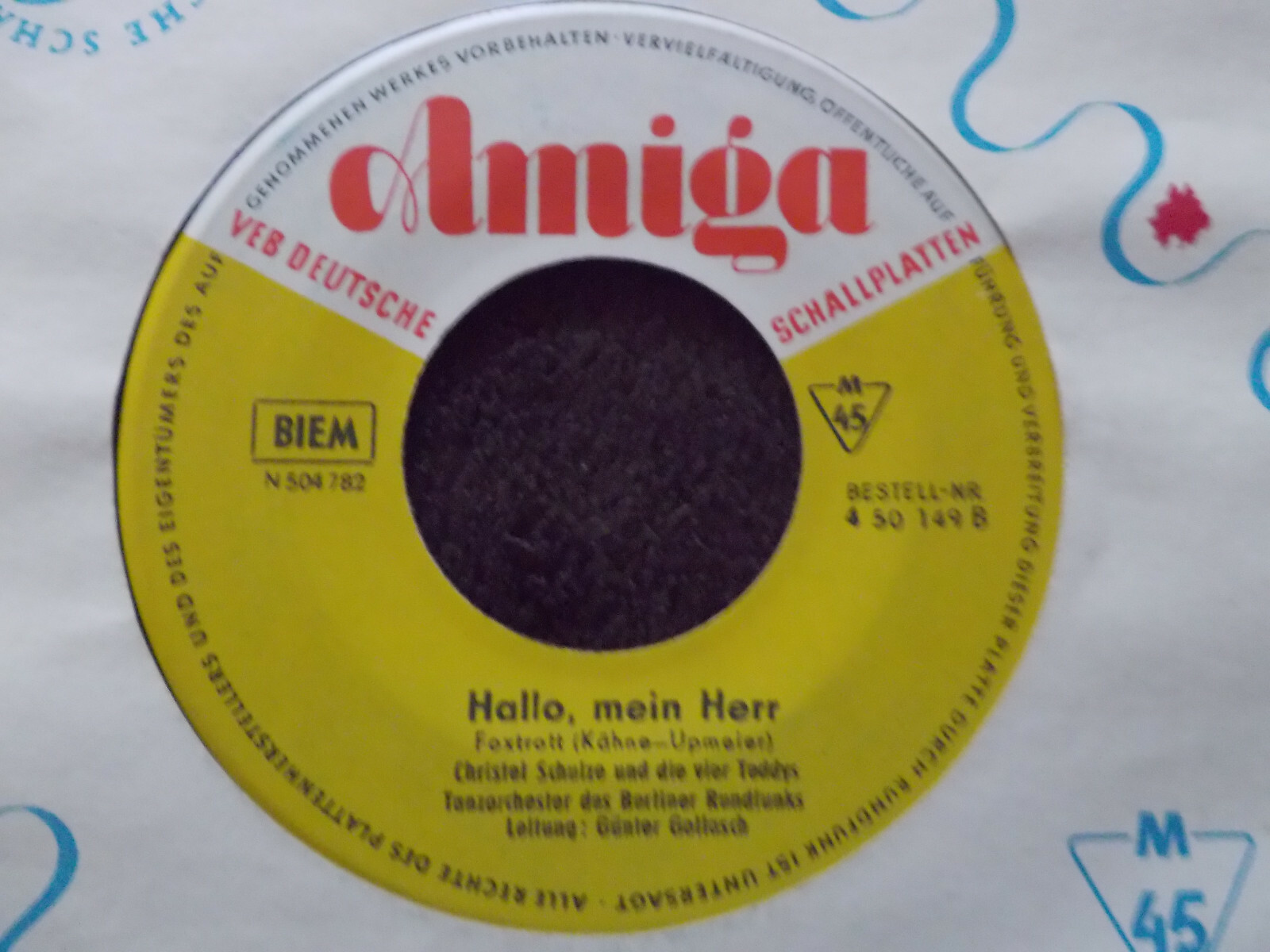 Christel Schulze und die vier Teddys – Baciare / Hallo, mein Herr | Amiga Records 4 50 149, Bild 3