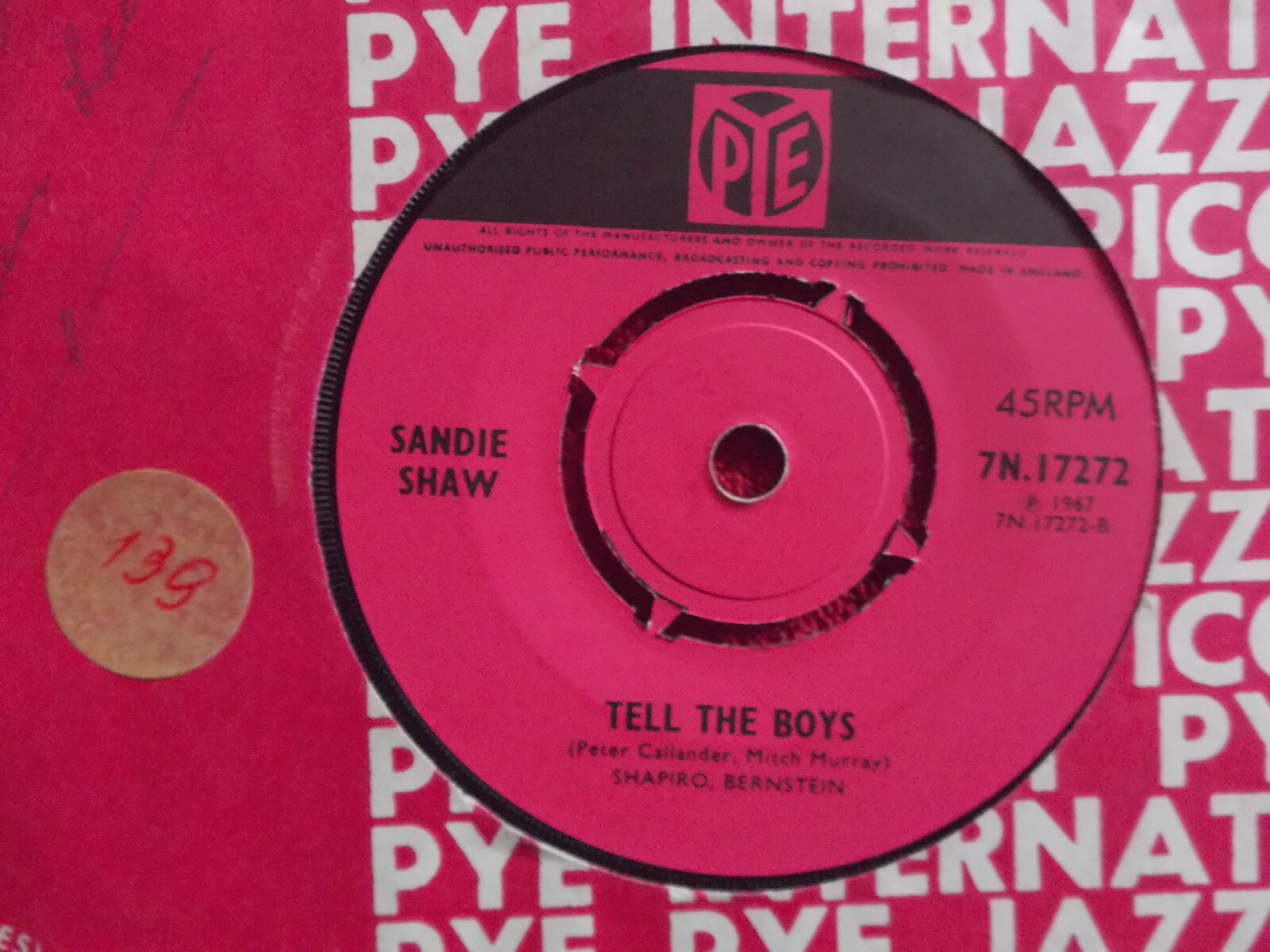 Sandie Shaw – Puppet on a string / Tell the boys | Pye Records 7N.17272, Bild 3