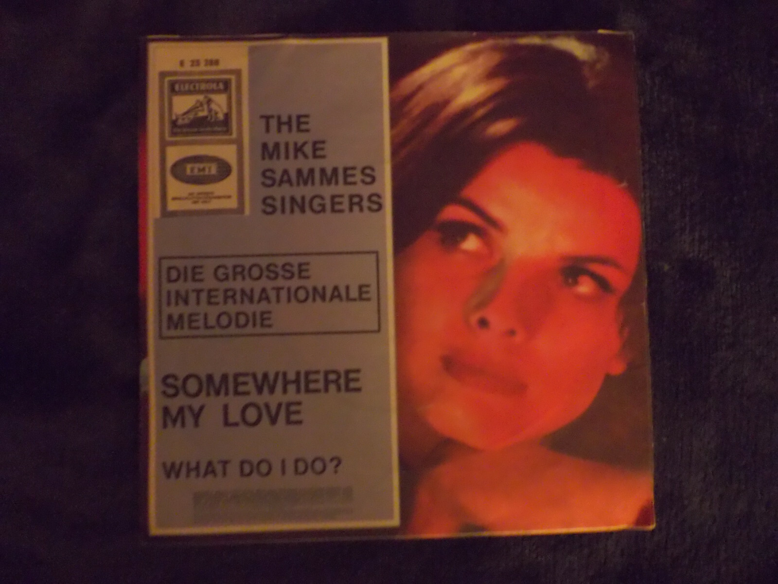 The Mike Sammes Singers – Somewhere My Love / What Do I Do? (Electrola, 7″-Single), Bild 2