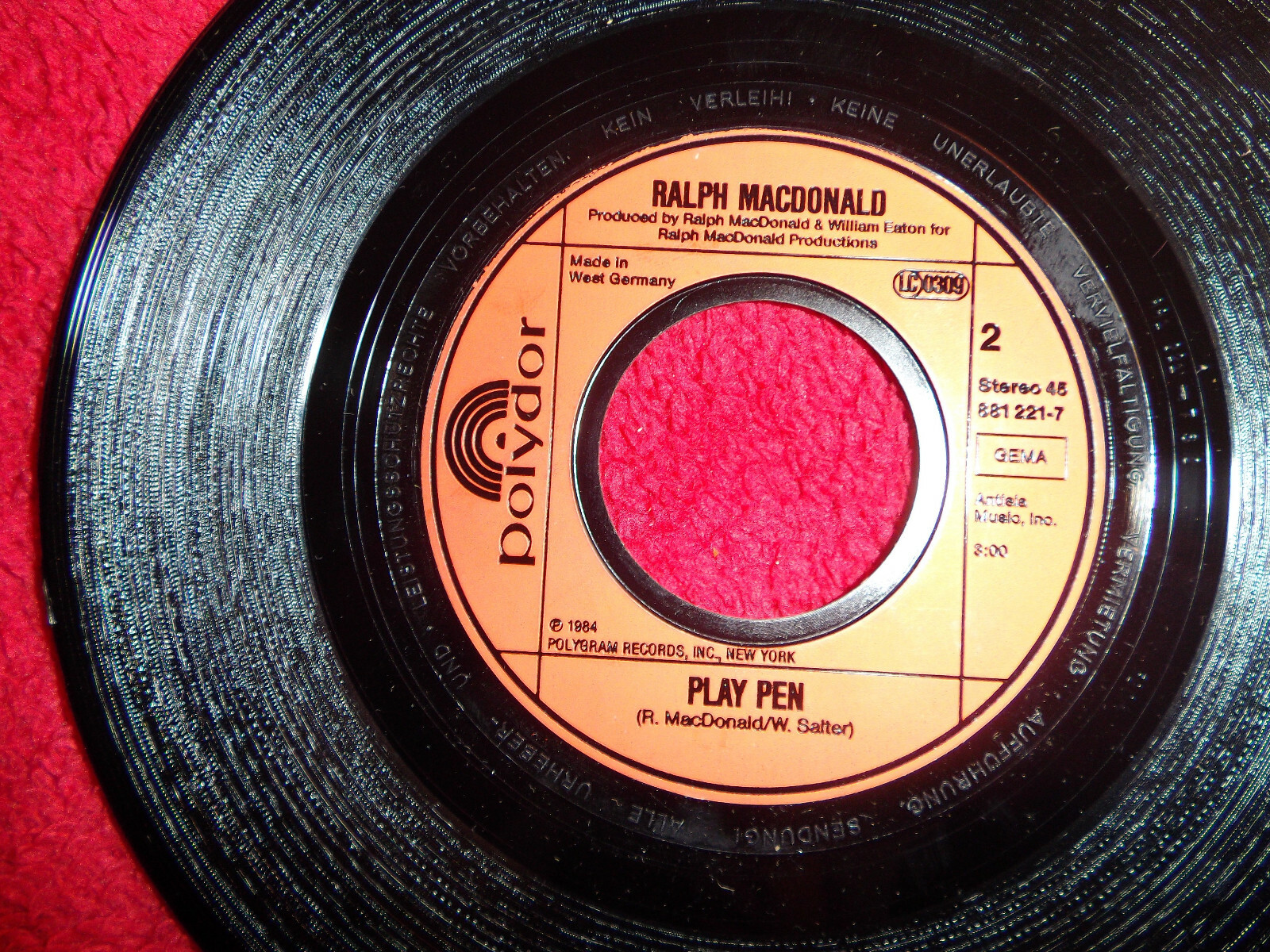 Ralph MacDonald with Bill Withers – In the name of love / Play pen (7″ Single), Bild 2