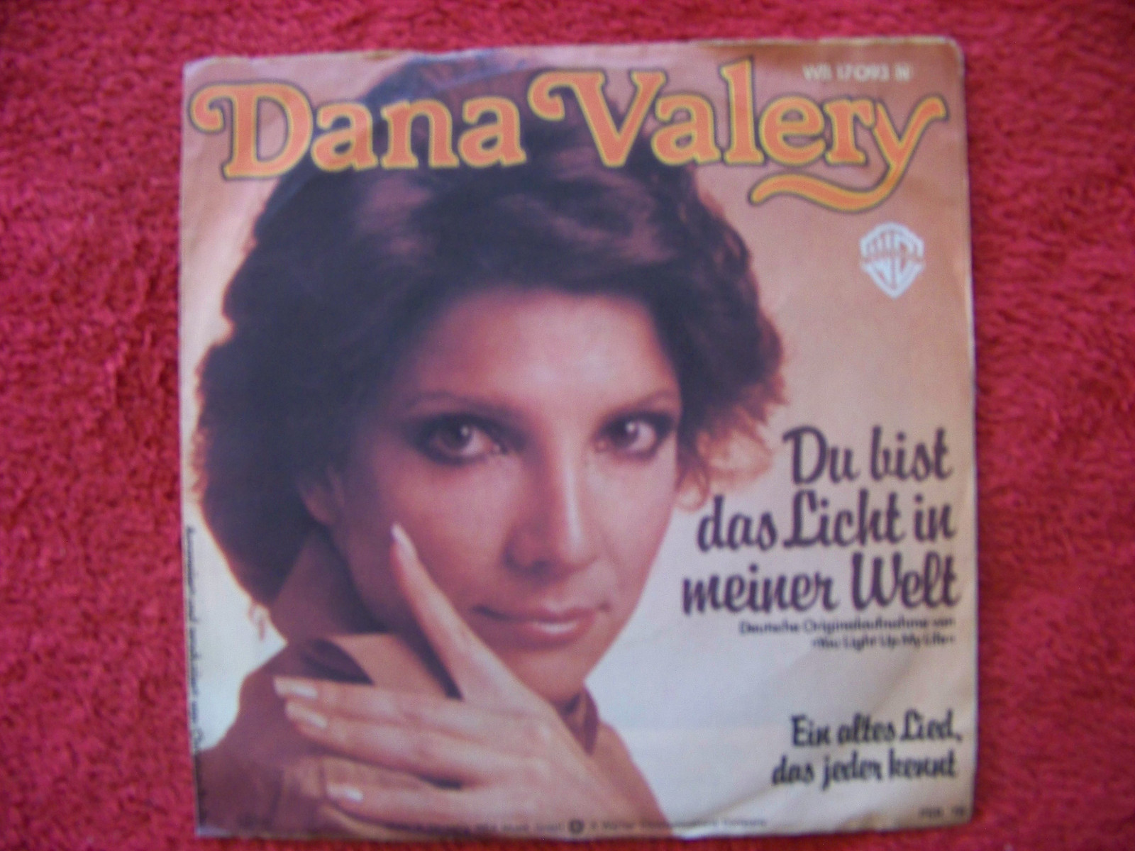 Dana Valery – Du bist das Licht in meiner Welt / Ein altes Lied, das jeder kennt | Warner Bros. Records, Bild 2