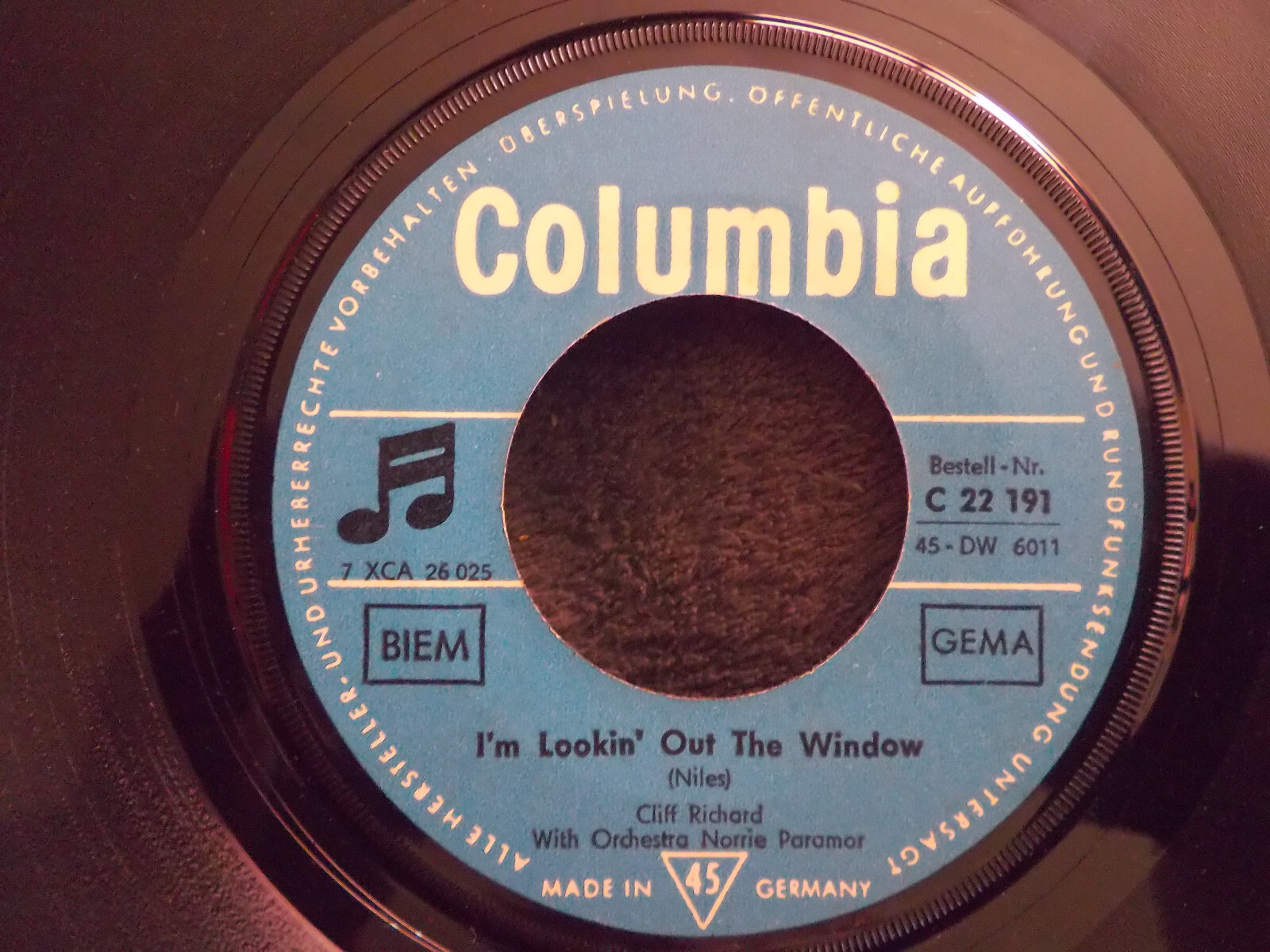 Cliff Richard – I'm Lookin' Out the Window / Anema e Core (Columbia, C 22 191)