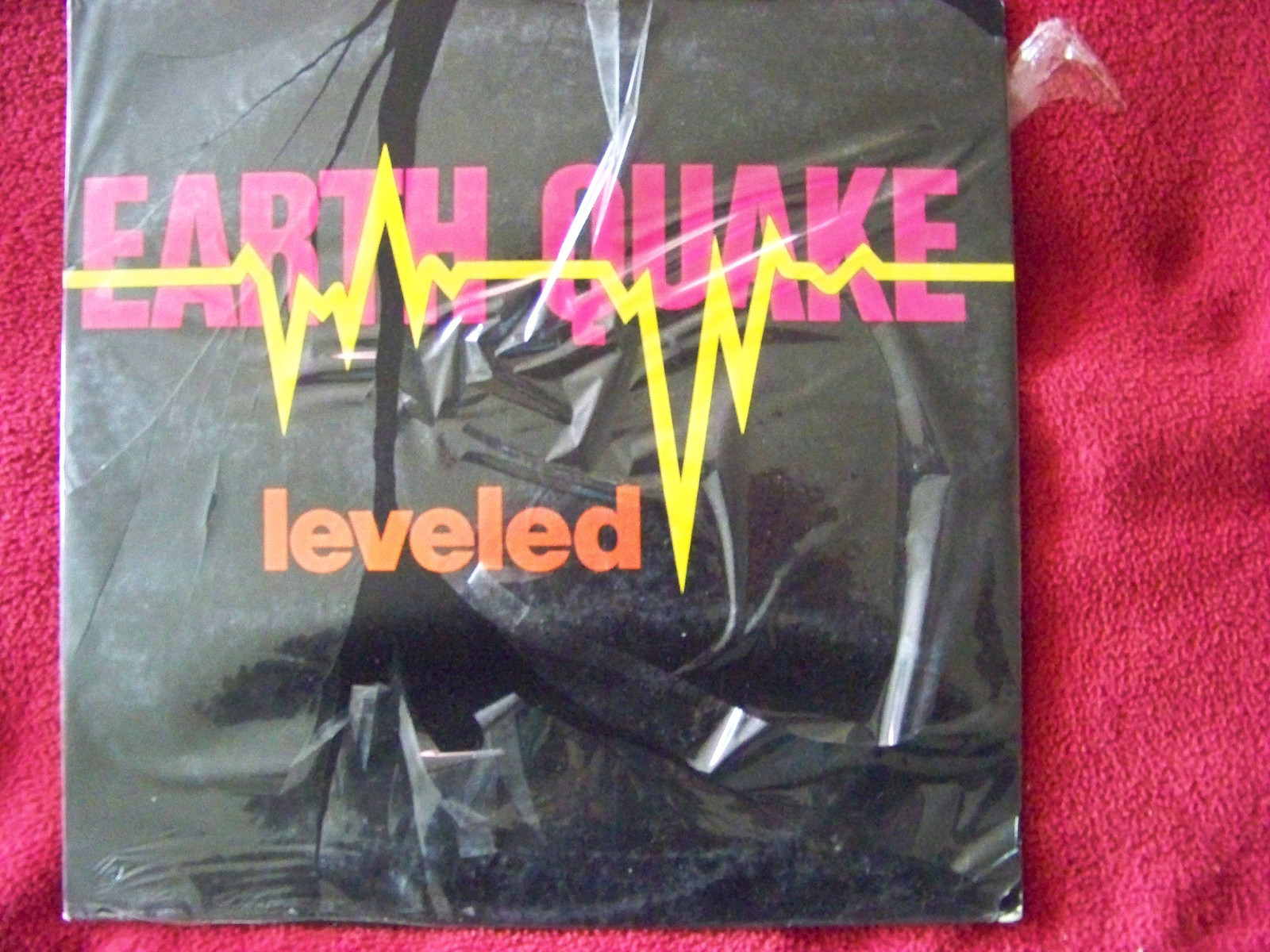 Earth Quake – Leveled (LP, Beserkley Records, 1977)