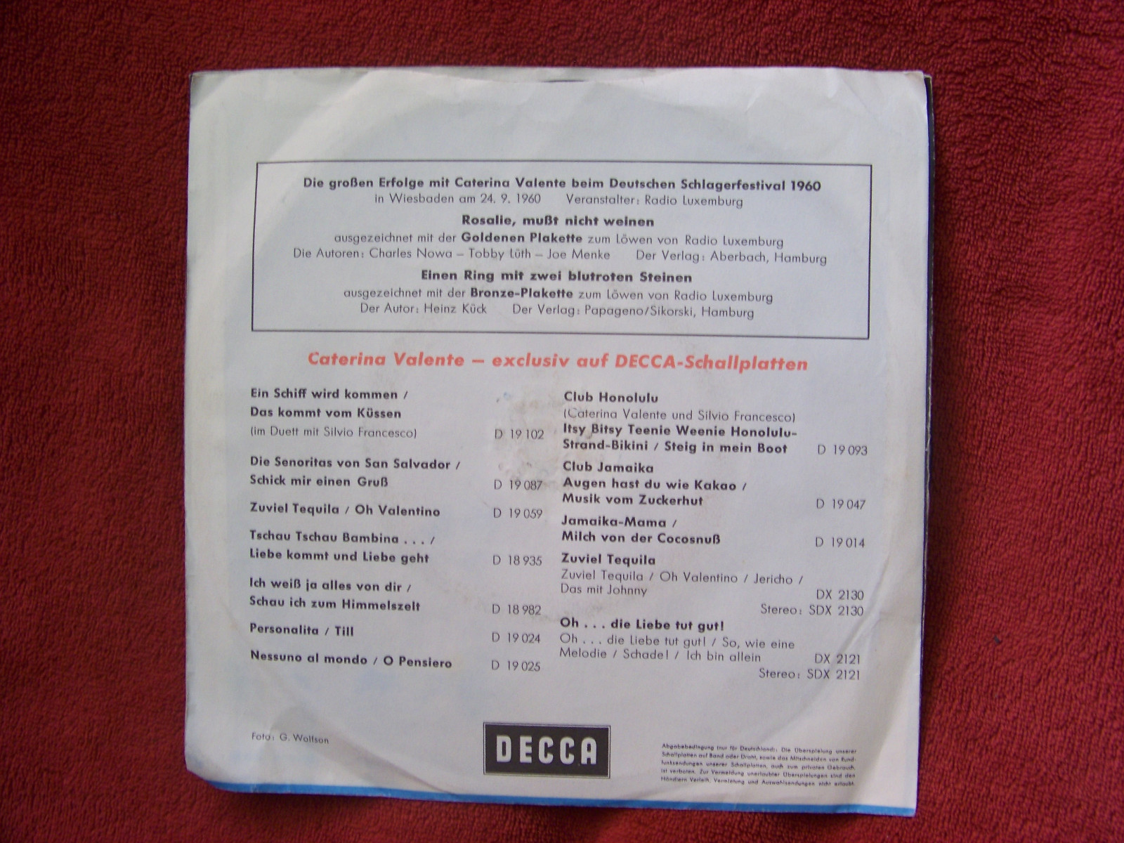 Caterina Valente – Ein Ring mit zwei blutroten Steinen / Rosalie, mußt nicht weinen – Decca Records D 19111, Bild 2