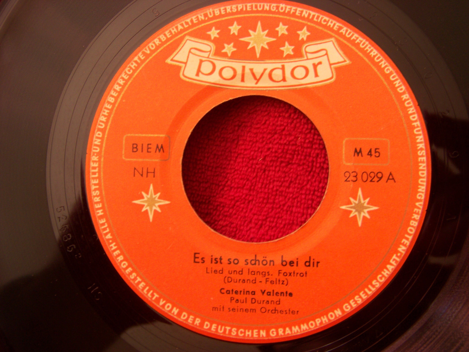 Caterina Valente – Es ist so schön bei dir / Nur ein Zigeuner hat soviel Sehnsucht nach den Sternen