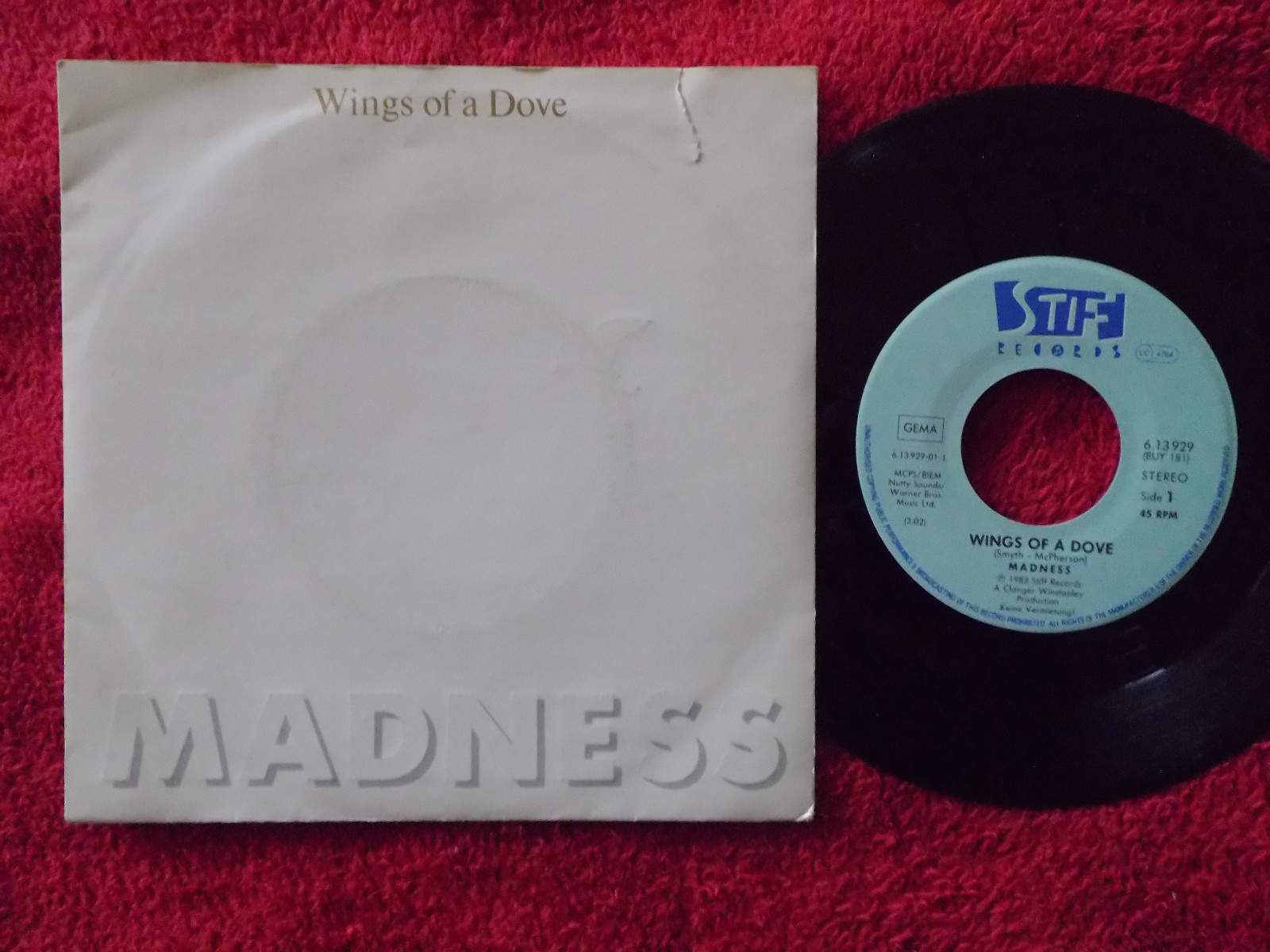 Madness – Wings of a Dove / Behind the 8 Ball | Stiff Records 6.13 929 AC, Deutschland 1983