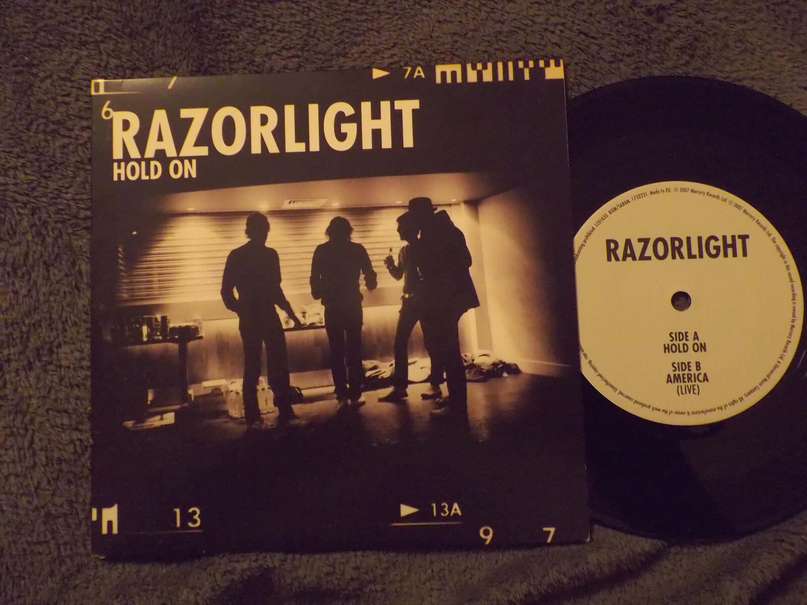 Razorlight – Hold on / America (Live) | EU 7-Inch-Single