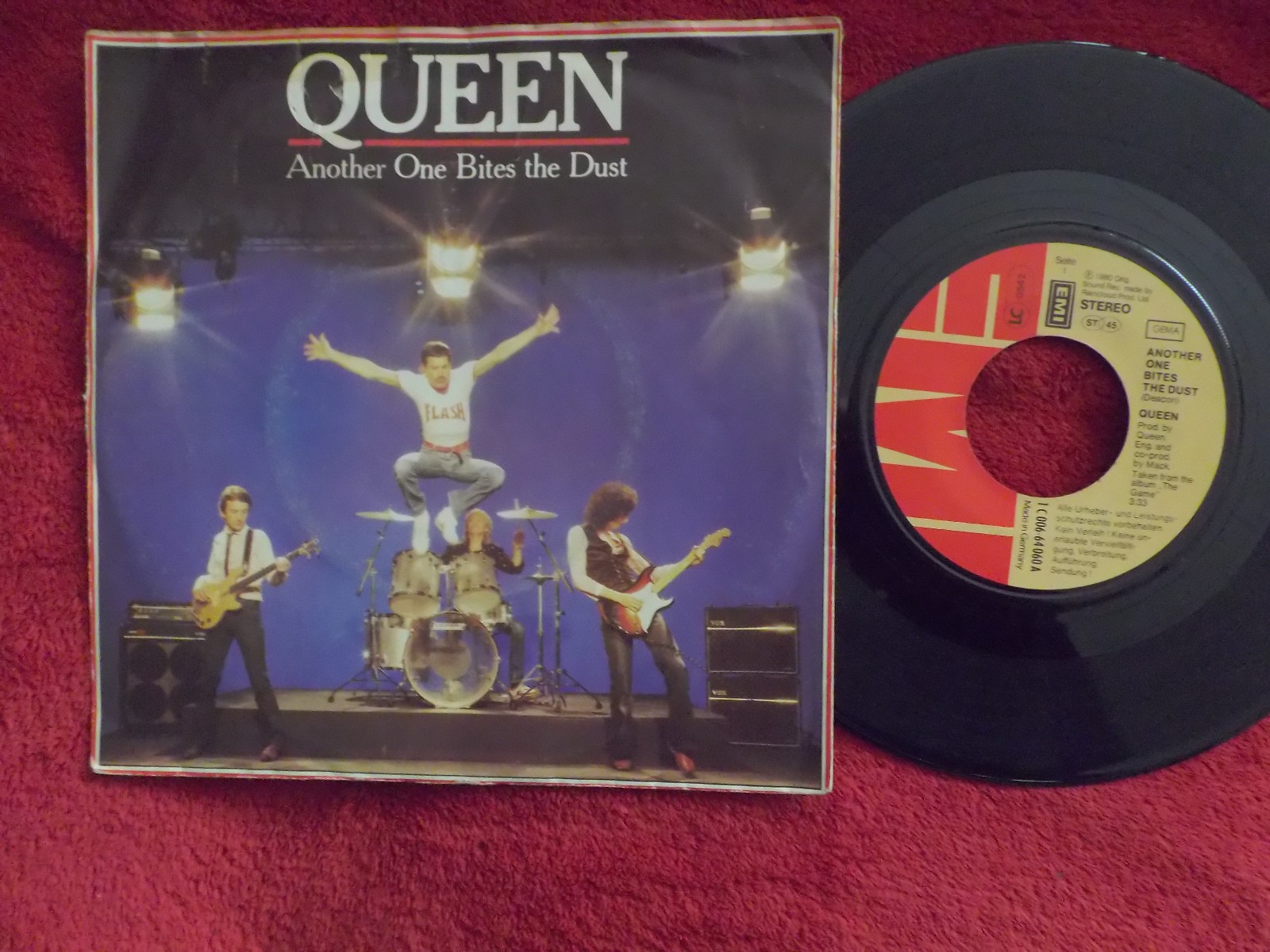 Queen – Another One Bites the Dust / Dragon Attack (EMI Records, 1980)