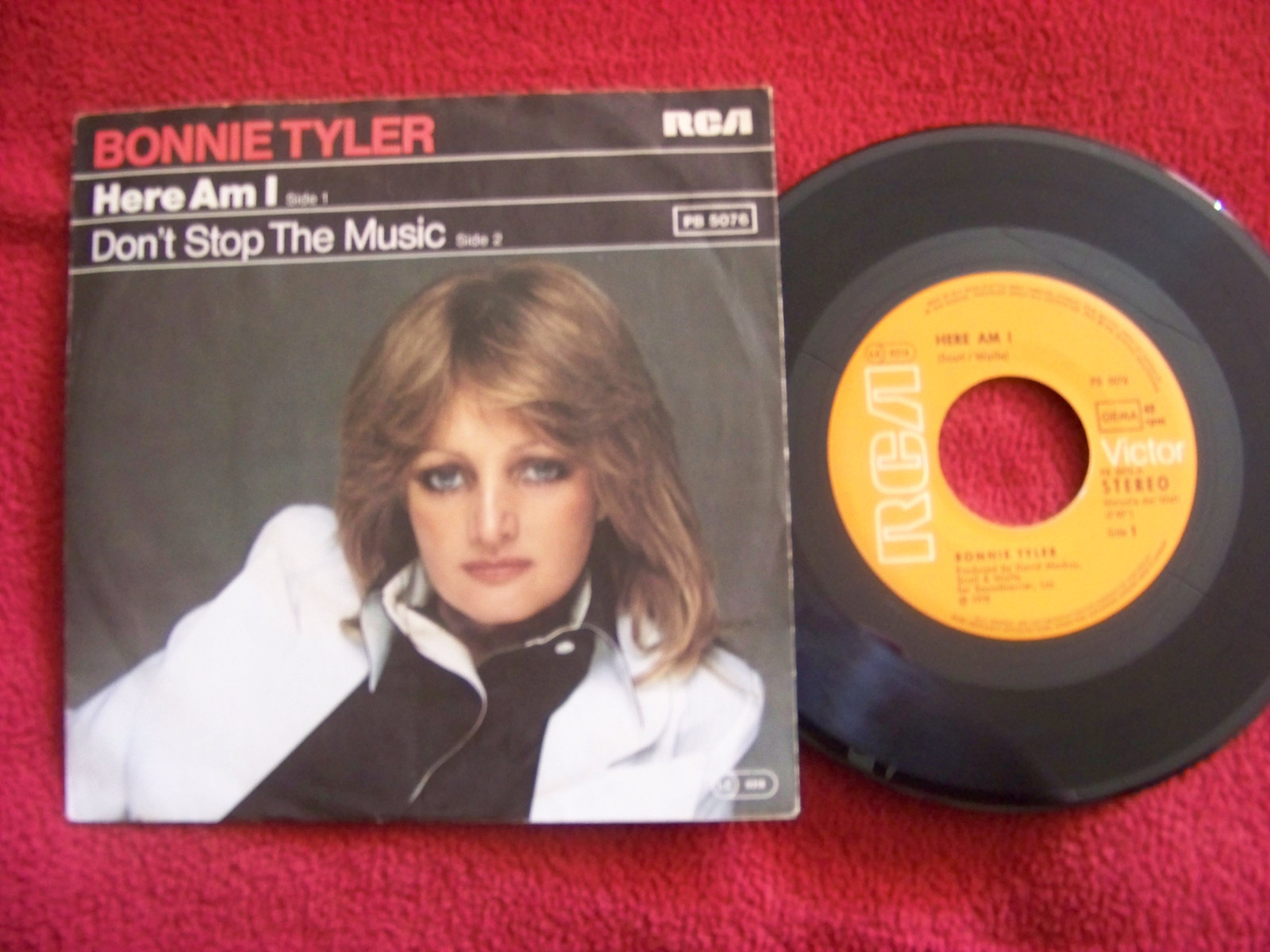 Bonnie Tyler – Here am I / Don´t stop the music (RCA Records, PB 5076)