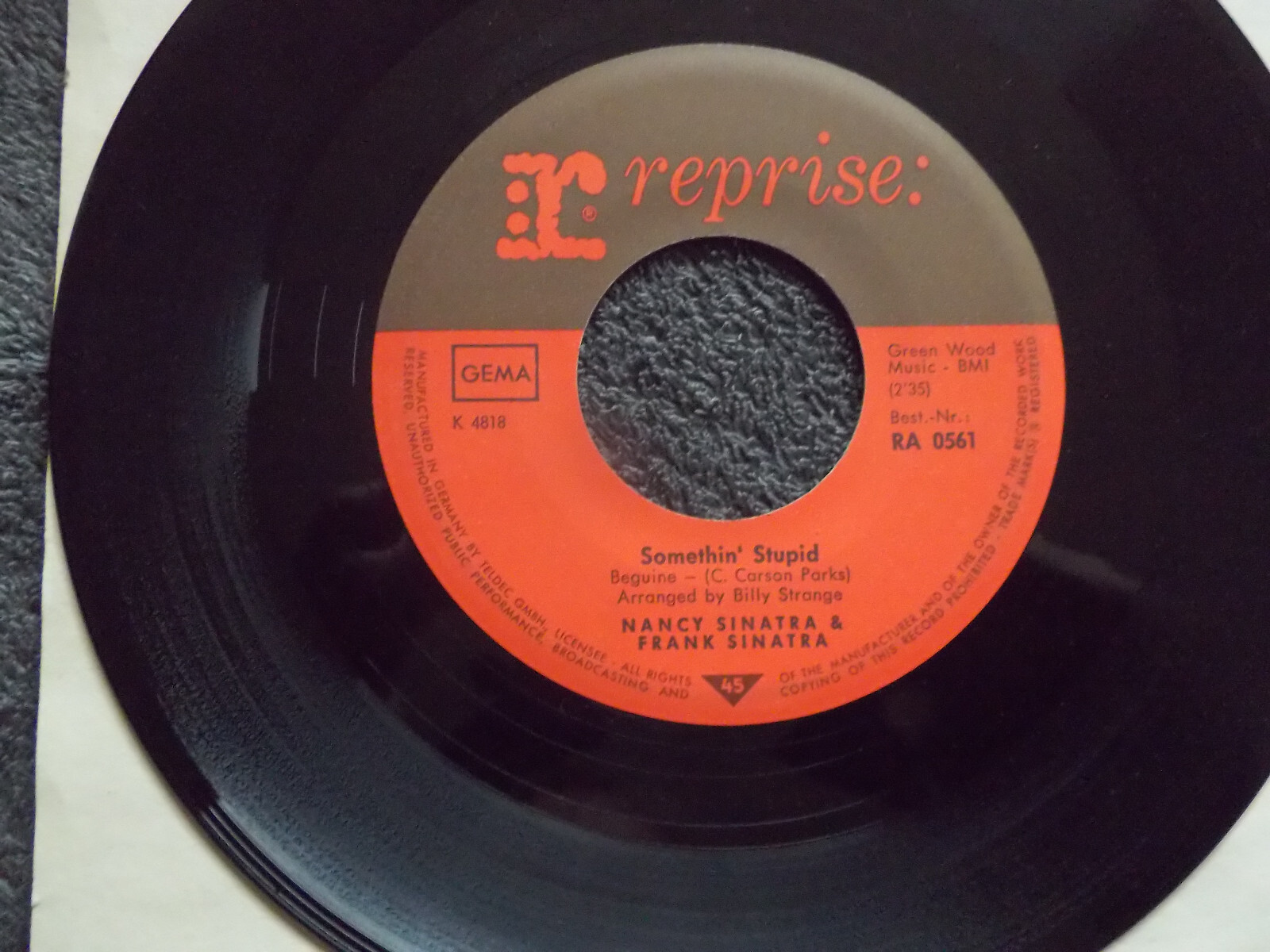 Nancy Sinatra & Frank Sinatra – Somethin´ stupid / I will wait for you (Reprise, RA 0561)