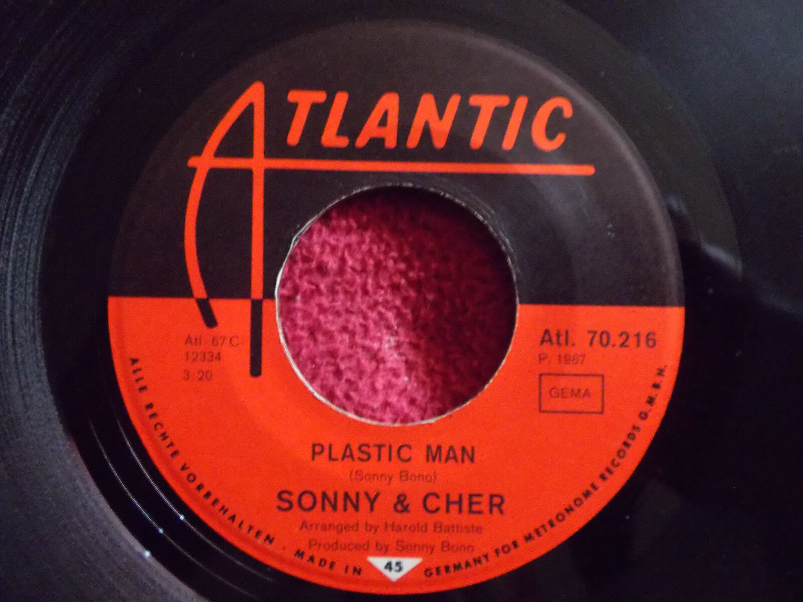 Sonny & Cher – It’s the Little Things / Plastic Man | Atlantic, ATL 70.216, deutsche 7″-Single (1967), Bild 2