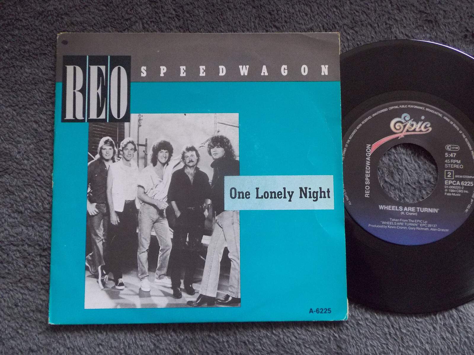 REO Speedwagon – One lonely night / Wheels are turnin´ | Epic Records · A-6225 · Niederlande, 1984