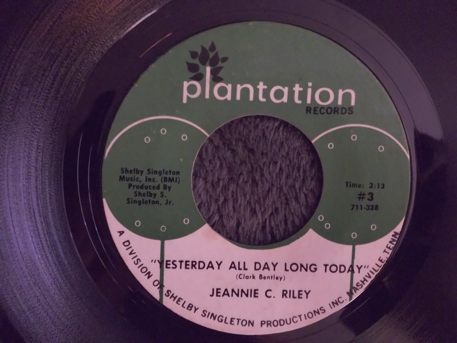 Jeannie C. Riley – Harper Valley P.T.A. / Yesterday All Day Long Today (7″-Single), Bild 2