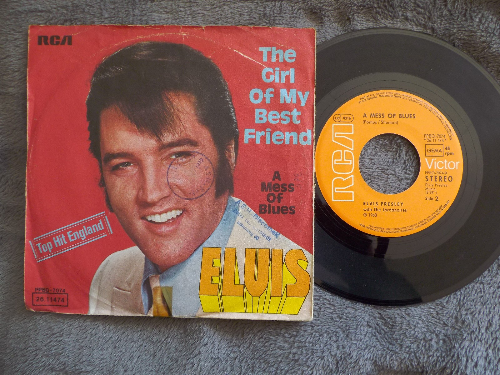 Elvis Presley – The girl of my best friend / A mess of blues (7-Inch-Single), Bild 2