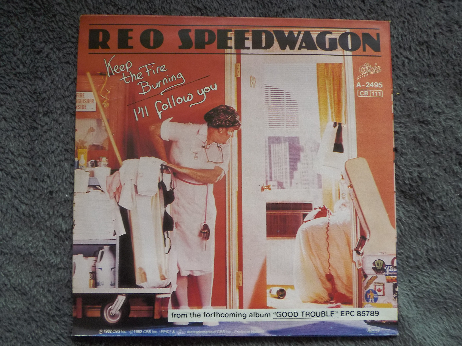 REO Speedwagon – Keep the fire burning / I´ll follow you (Epic, Niederlande, 1982), Bild 2