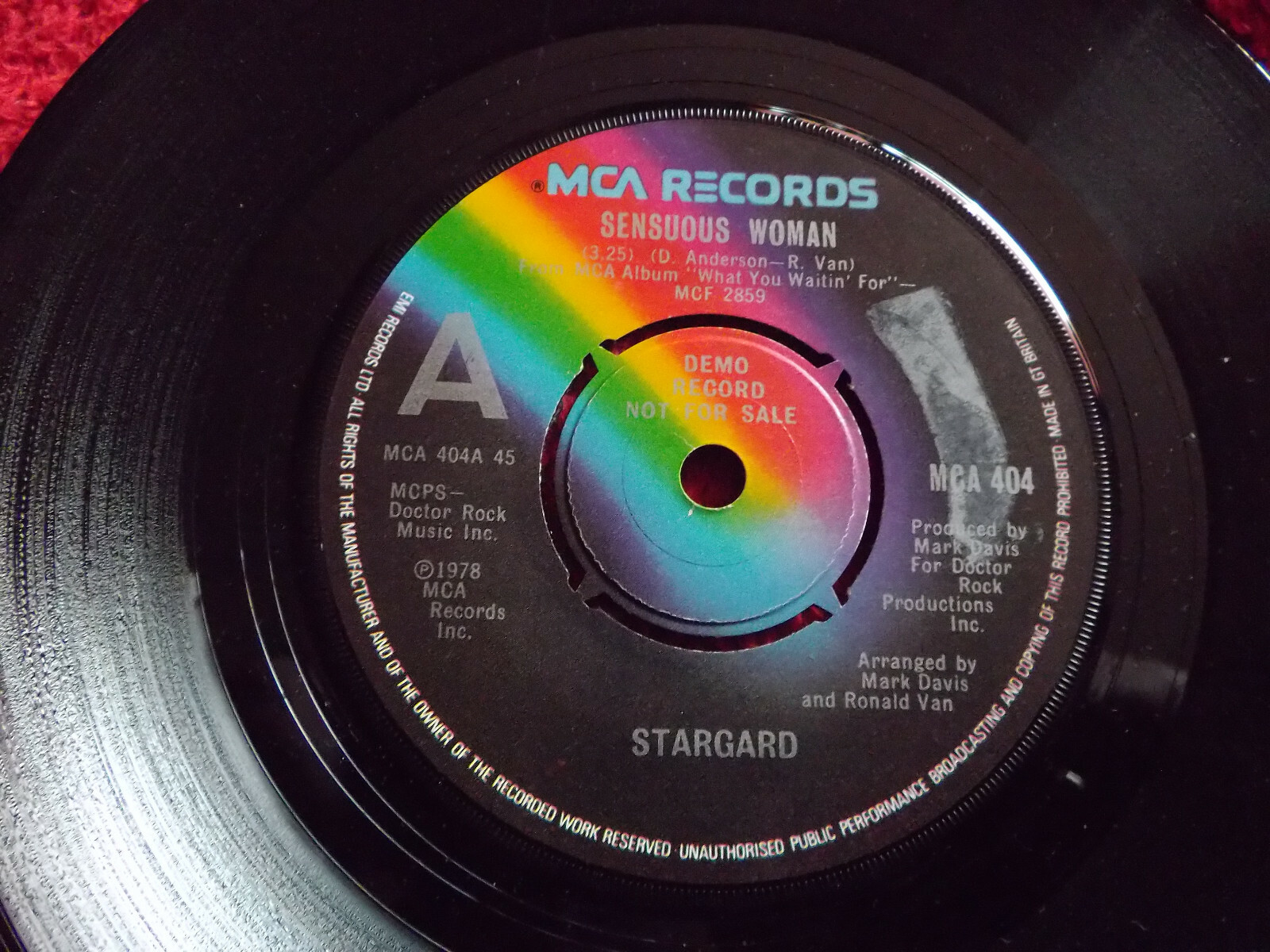 Stargard – Sensuous Woman / How Come I Can´t See You (MCA 404, Demo-Single)
