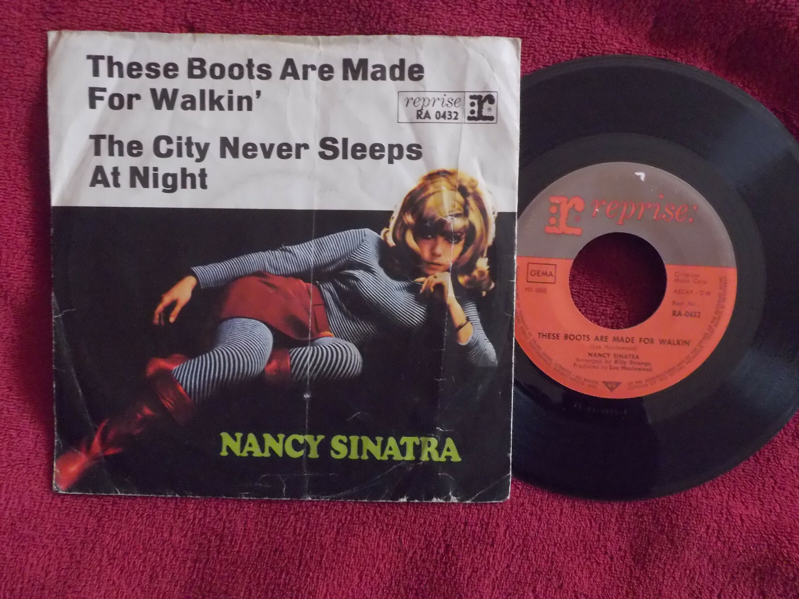 Nancy Sinatra – These Boots Are Made for Walkin' / The City Never Sleeps at Night (Reprise, RA 0432)