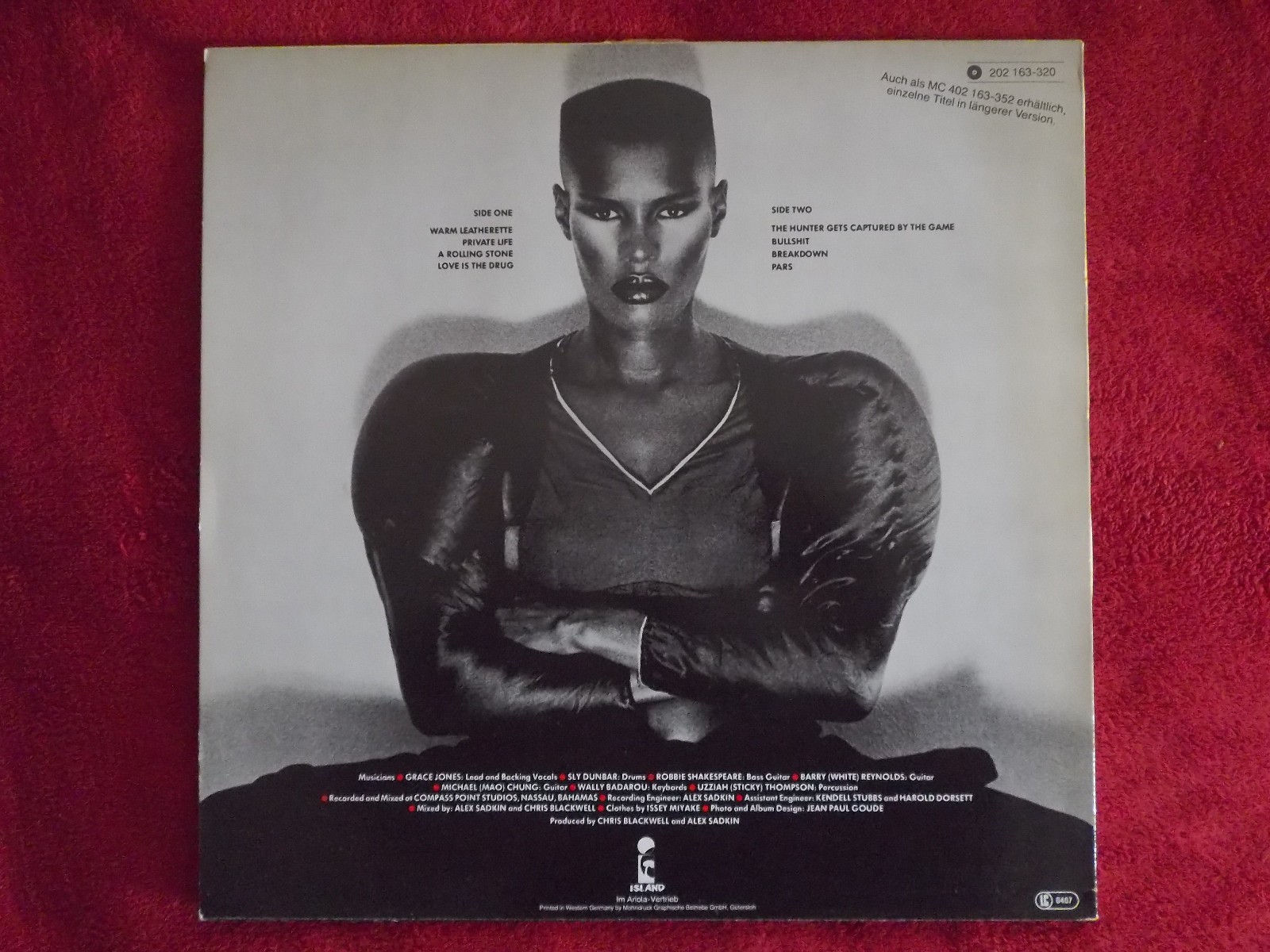 Grace Jones – Warm Leatherette (LP), Bild 2