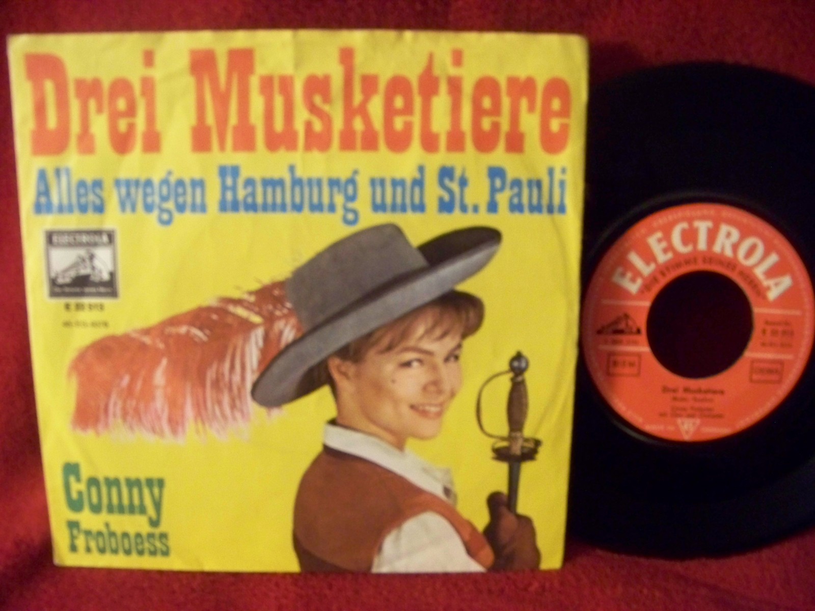 Conny Froboess – Drei Musketiere / Alles wegen Hamburg und St. Pauli (7″-Single)